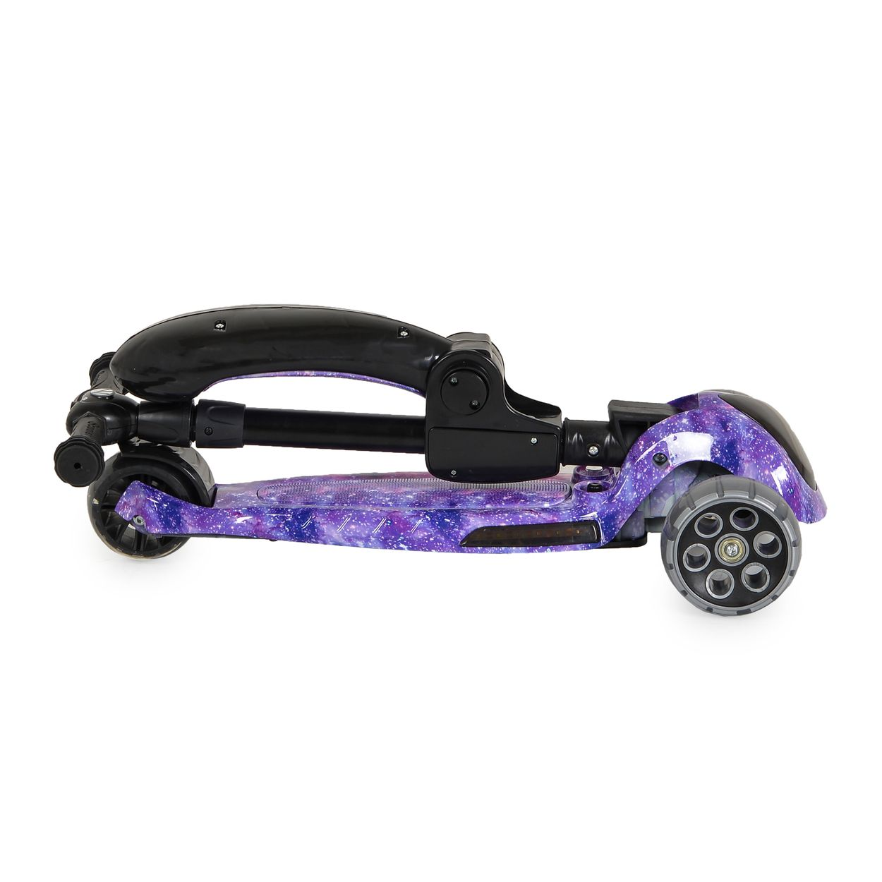 Ein lila-schwarzer Roller, zusammengeklappt. Die Räder sind grau.