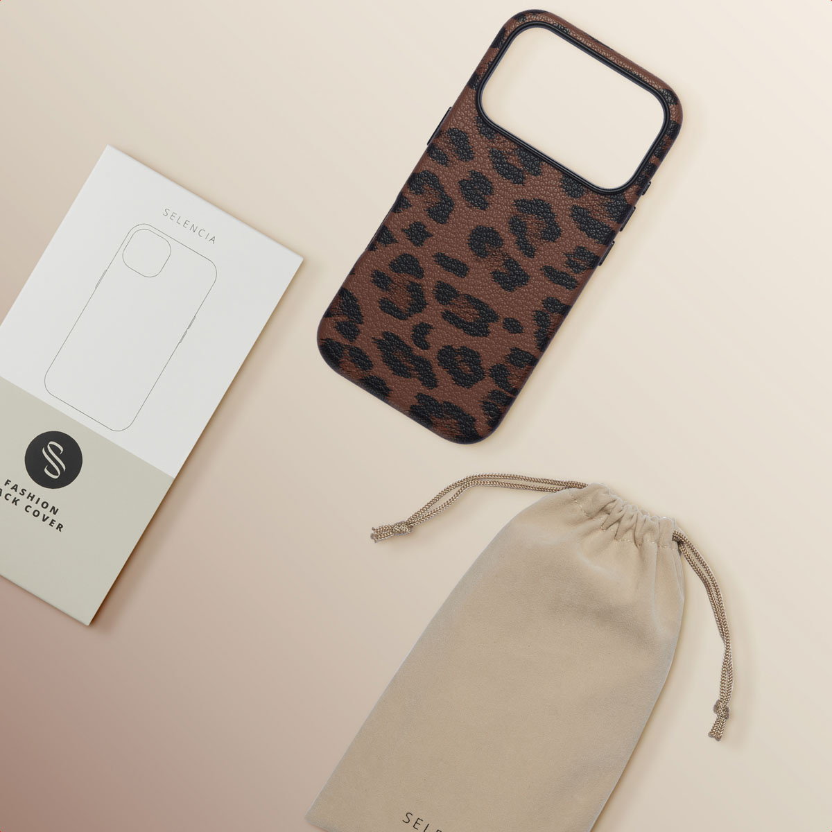 Una custodia per telefono con un design a stampa leopardata con una borsa e una scatola.