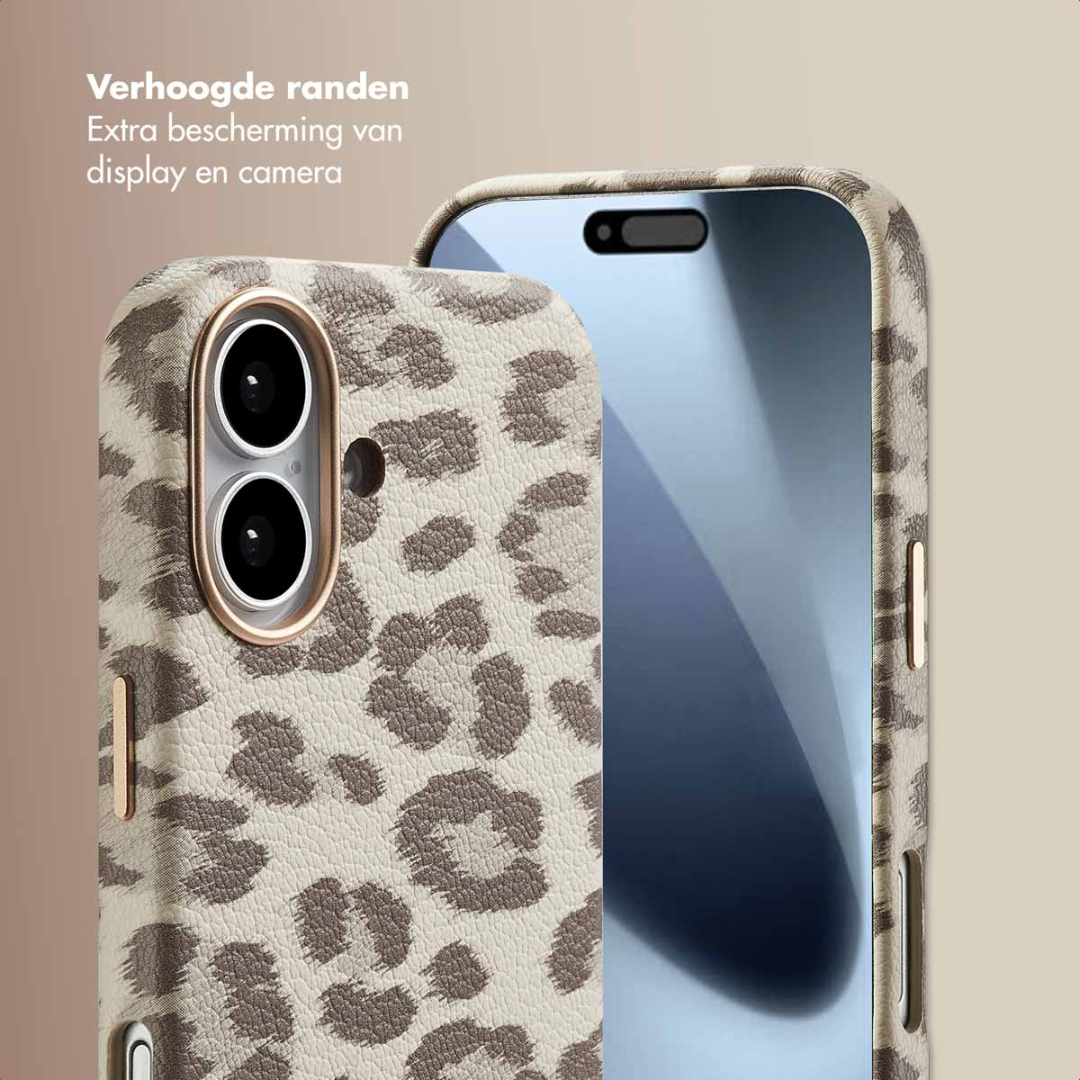 Telefoonhoesje met luipaardprintontwerp, met een close-up van de camerabult en het scherm. De hoes heeft gouden rand.