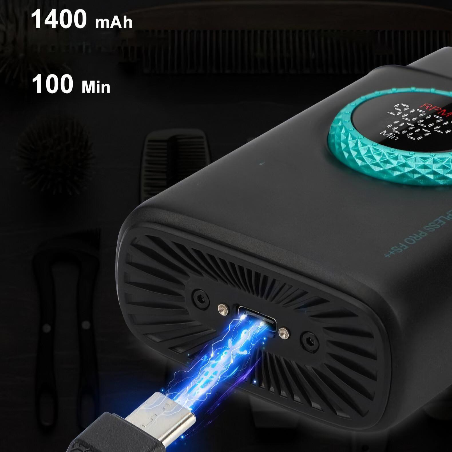 Nahaufnahme eines schwarzen Geräts mit USB-C-Ladeanschluss, das U/min und Min auf einem Bildschirm anzeigt.