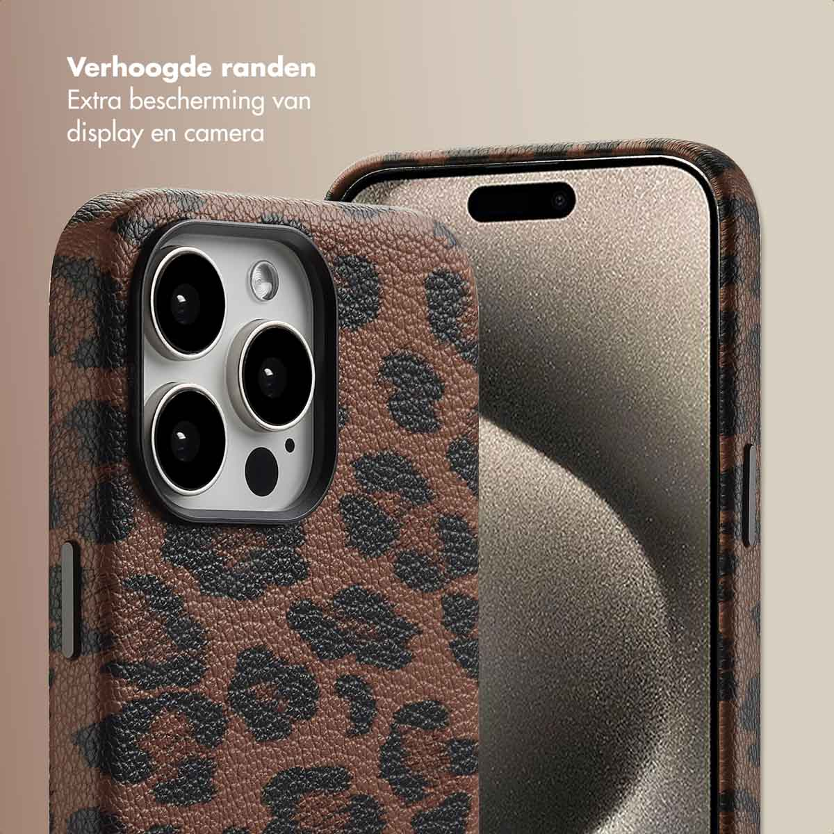 Coque de téléphone marron à imprimé léopard avec bords surélevés, protégeant l'appareil photo et l'écran.