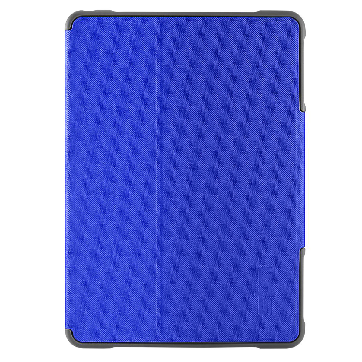 Una custodia per tablet blu, chiusa, con una superficie strutturata. È su uno sfondo bianco.