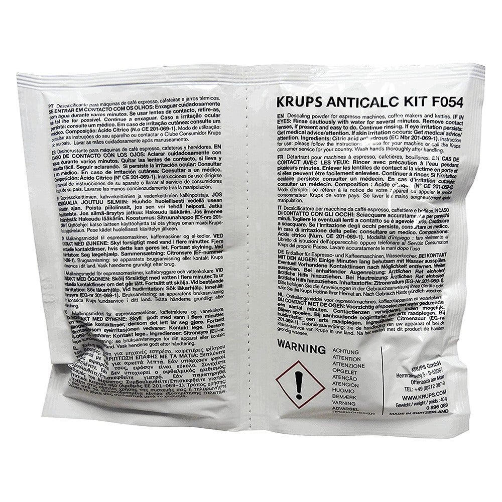 Opakowanie z instrukcjami i ostrzeżeniami w wielu językach. Jest głównie tekstowe.