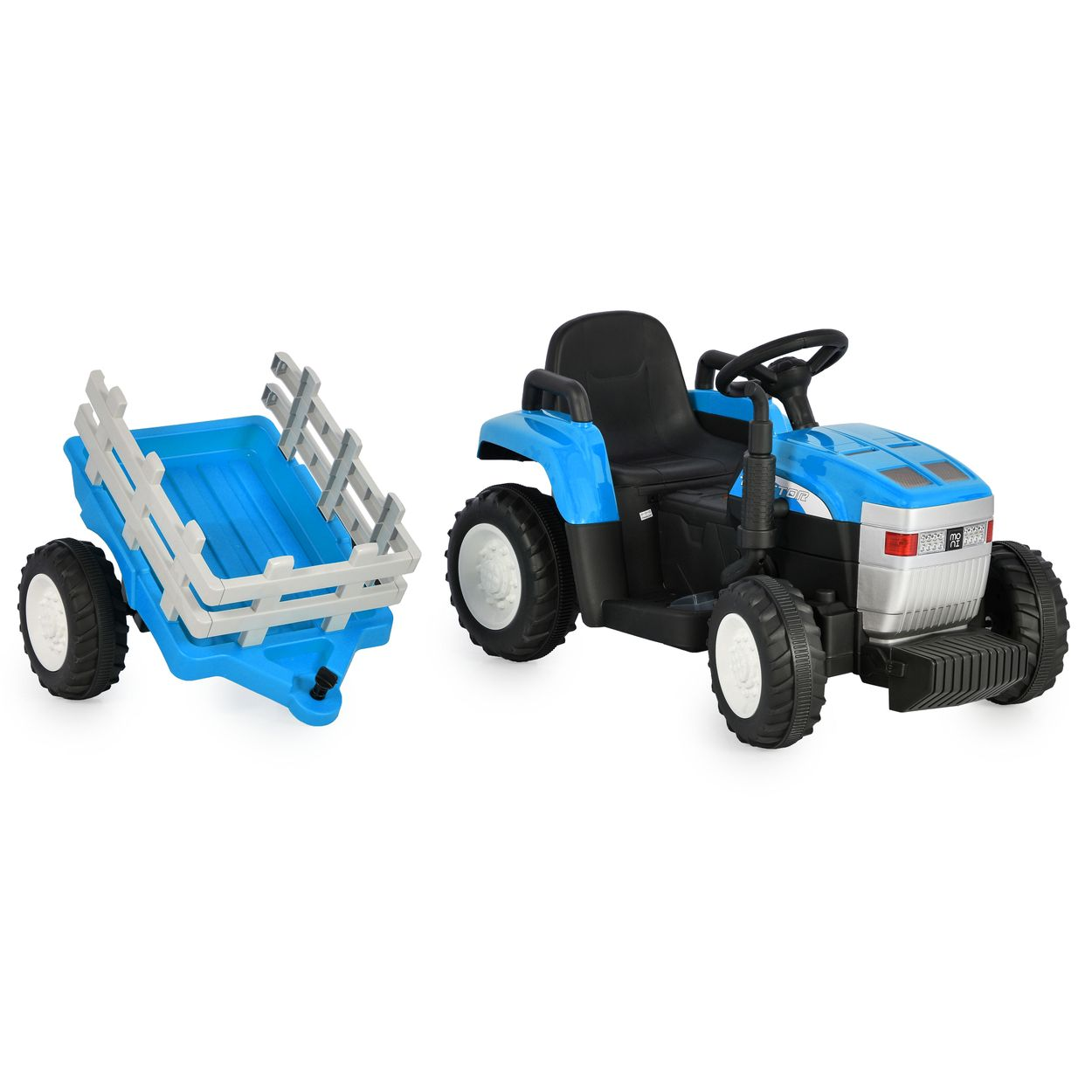 Ein blauer Spielzeugtraktor mit weißen Rädern und einem grauen Anhänger. Es befindet sich auf weißem Hintergrund, entworfen für Kinder zum Spielen.