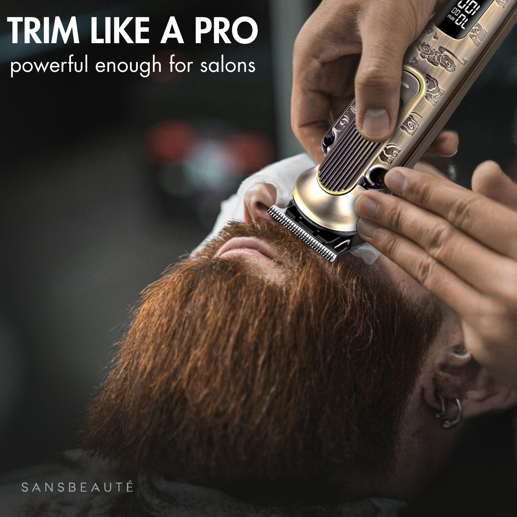 Een man laat zijn baard trimmen met een goud-bronzen haartrimmer. Tekst zegt: "Trim als een professional, krachtig genoeg voor salons".