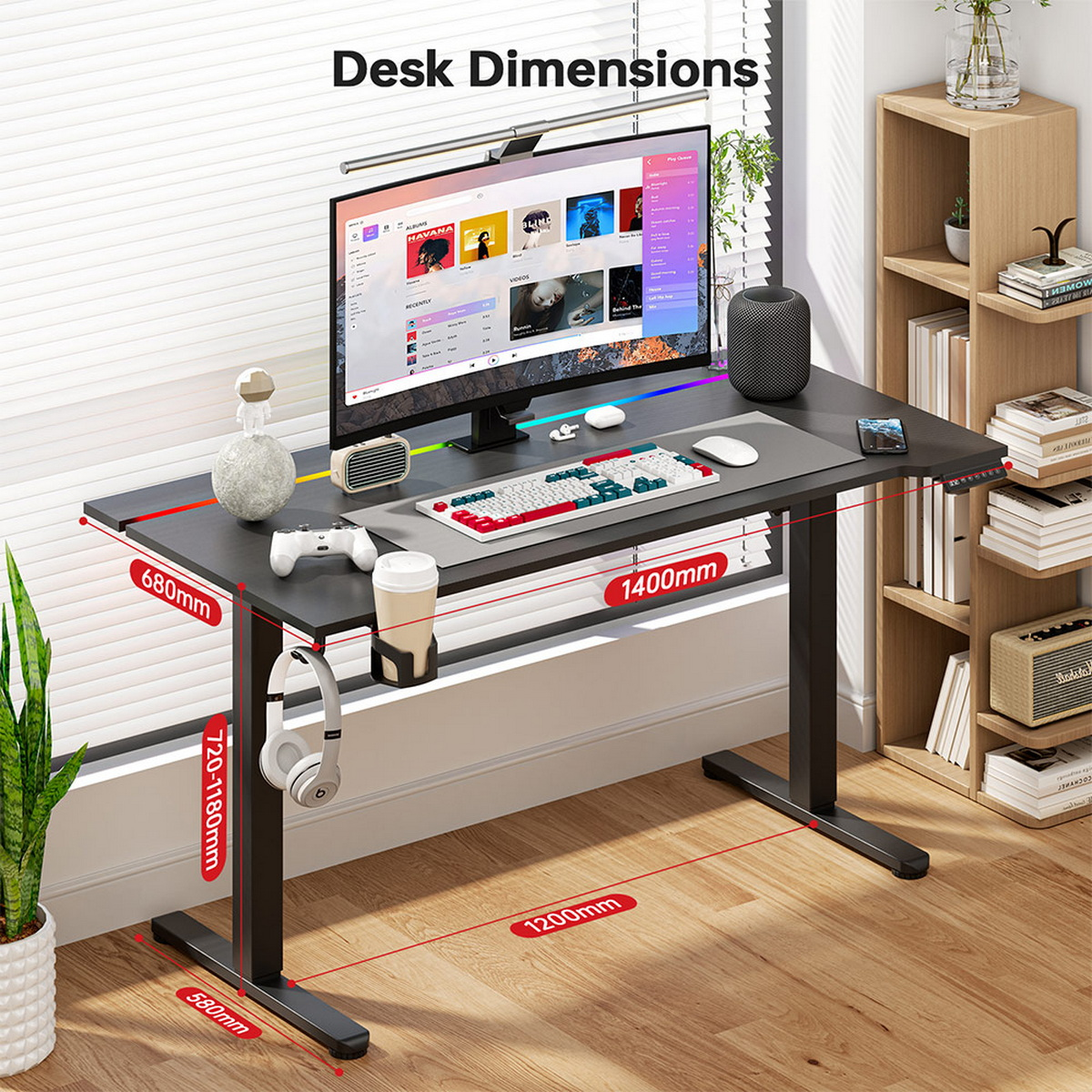 Biurko z komputerem i peryferiami. Wymiary są oznaczone.