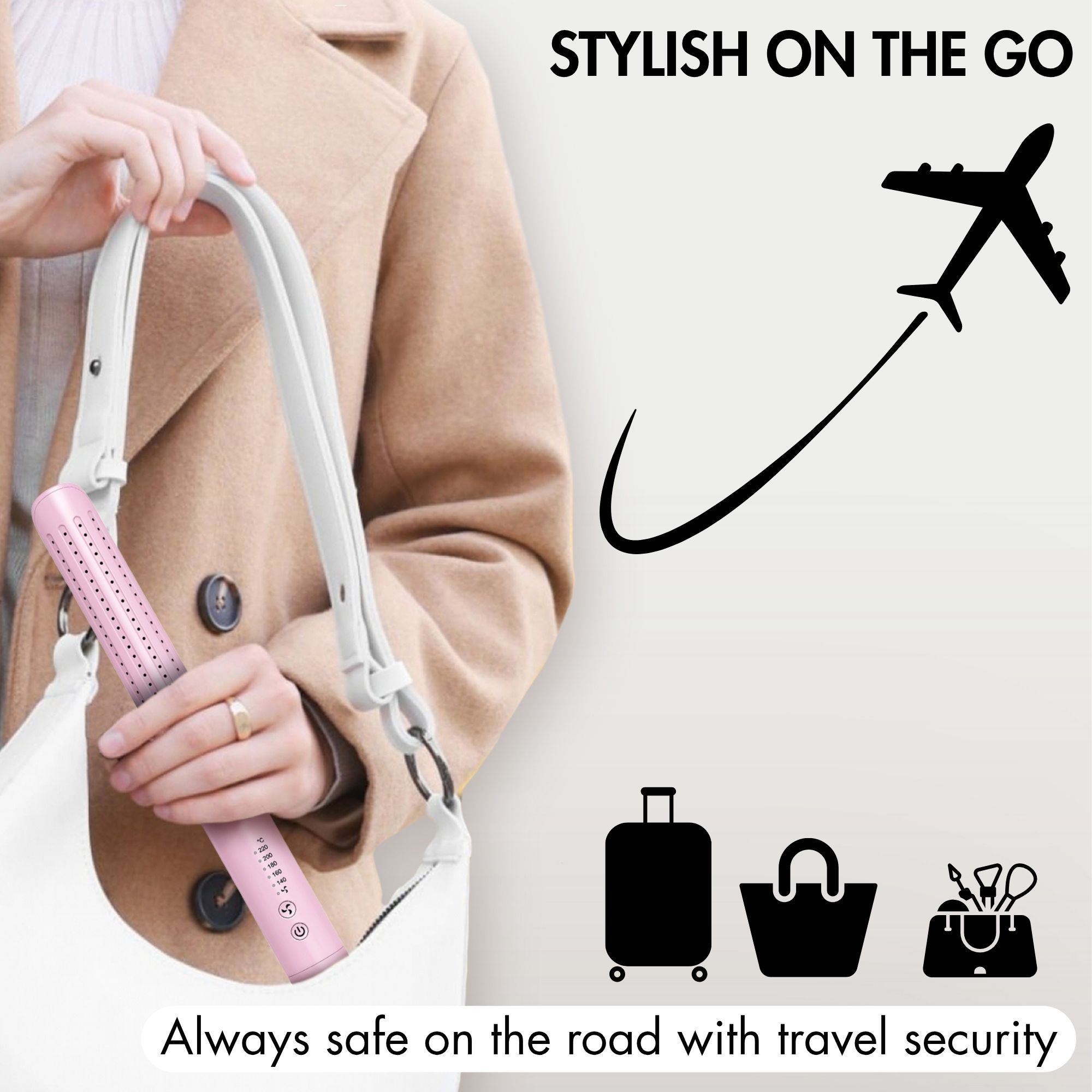 Frau hält ein rosa Haartool in einer weißen Tasche. Flugzeug- und Gepäcksymbole weisen auf die Verwendung auf Reisen hin.