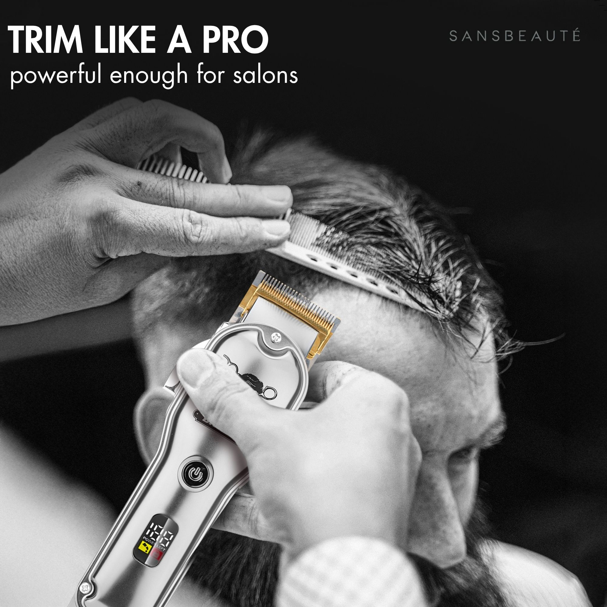 Een persoon die het haar van een man trimt met een trimmer en een kam.