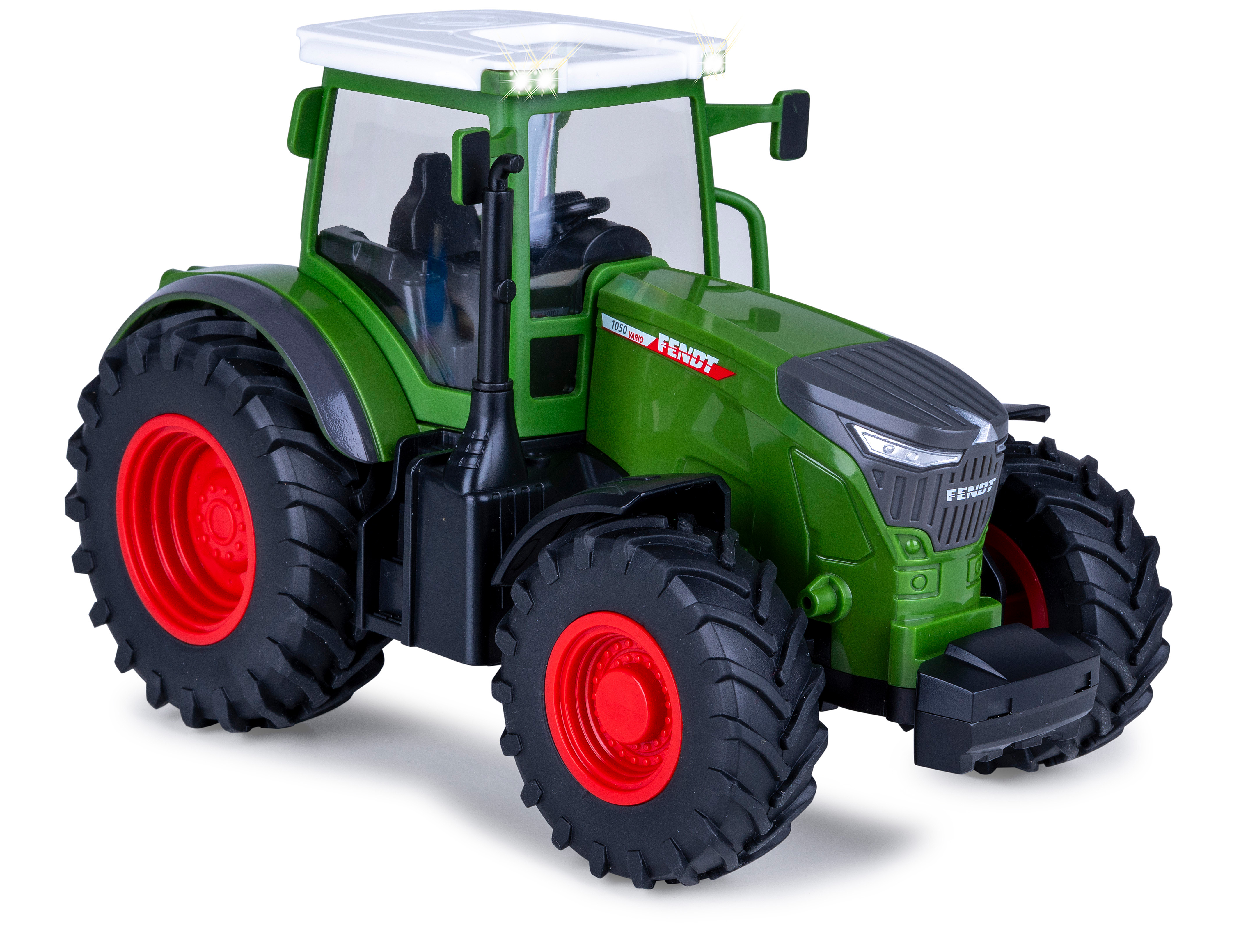 Ein grüner Spielzeugtraktor mit schwarzen Reifen und roten Felgen. Er hat ein weißes Dach und steht auf weißem Hintergrund.