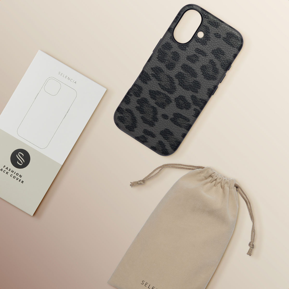 Telefoonhoesje, doos en tas met zwarte luipaardprint, op een lichte achtergrond.