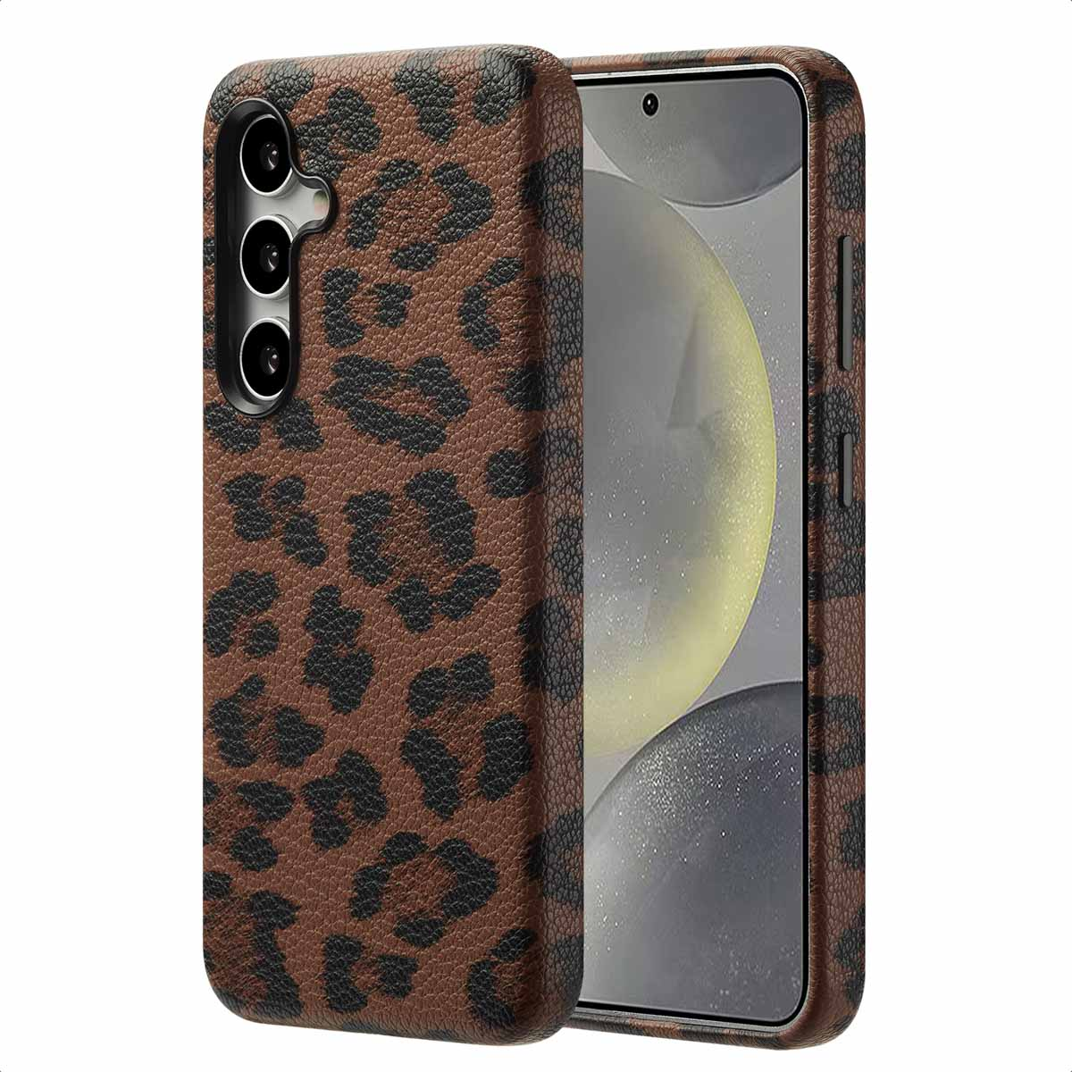 Smartphone met een bruin luipaardprint hoesje. De hoes heeft donkere vlekken. De telefoon is zichtbaar.
