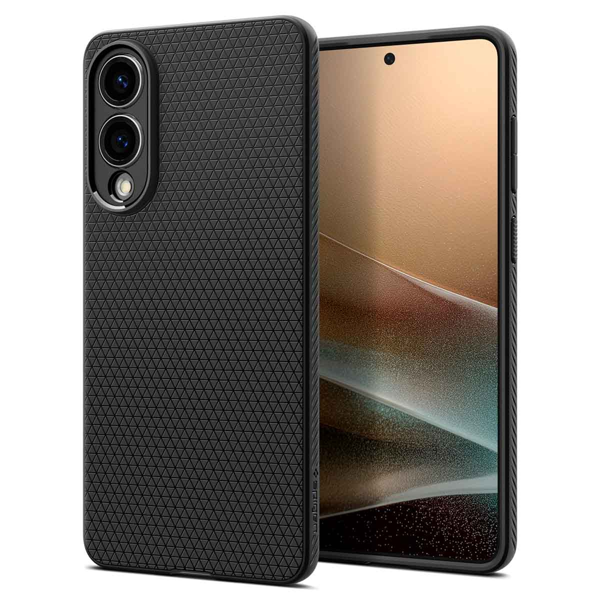Coque de téléphone noire texturée avec un téléphone à l'intérieur, vue en angle. Montre le dos.