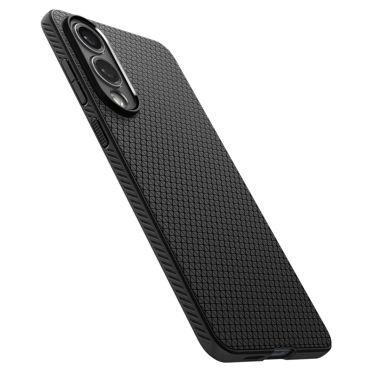 Coque de téléphone noire texturée en diagonale. Montre la bosse de l'appareil photo et les boutons latéraux.