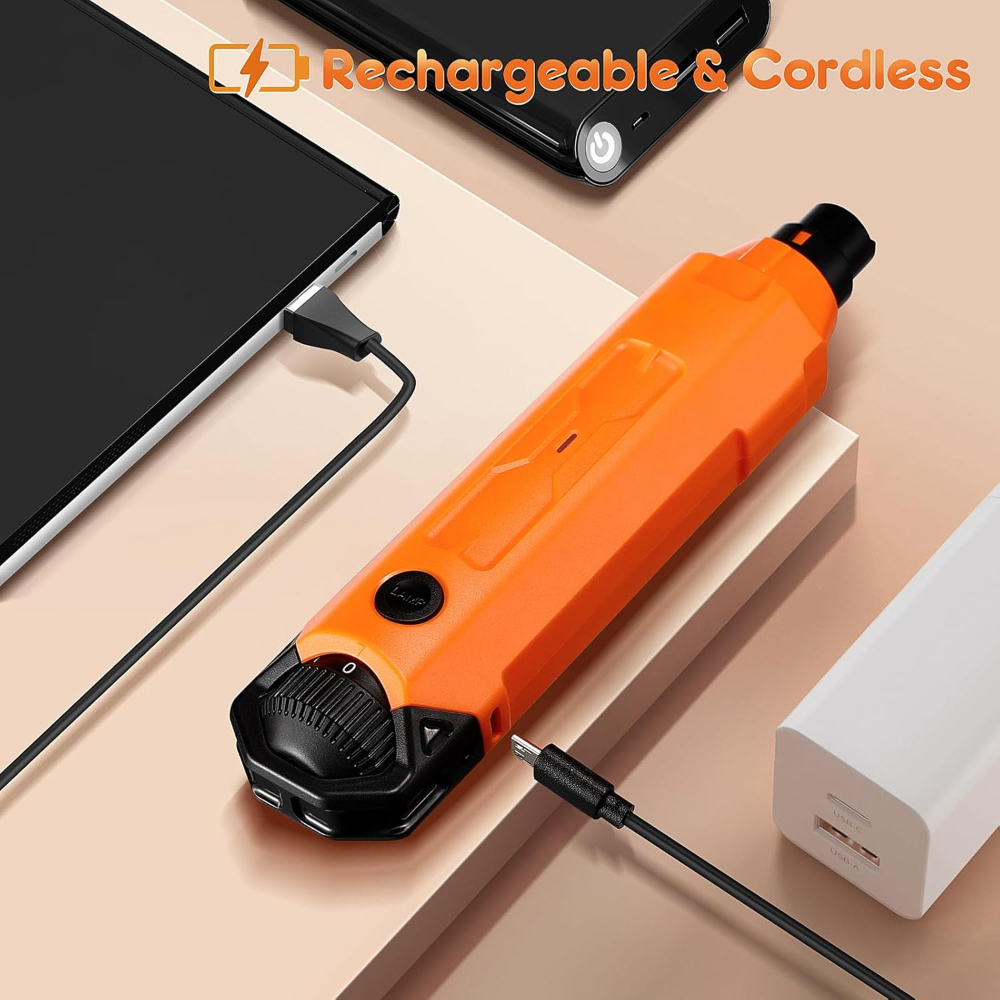 Oranger elektrischer Schleifer wird per USB aufgeladen, neben Tablet und Powerbank.