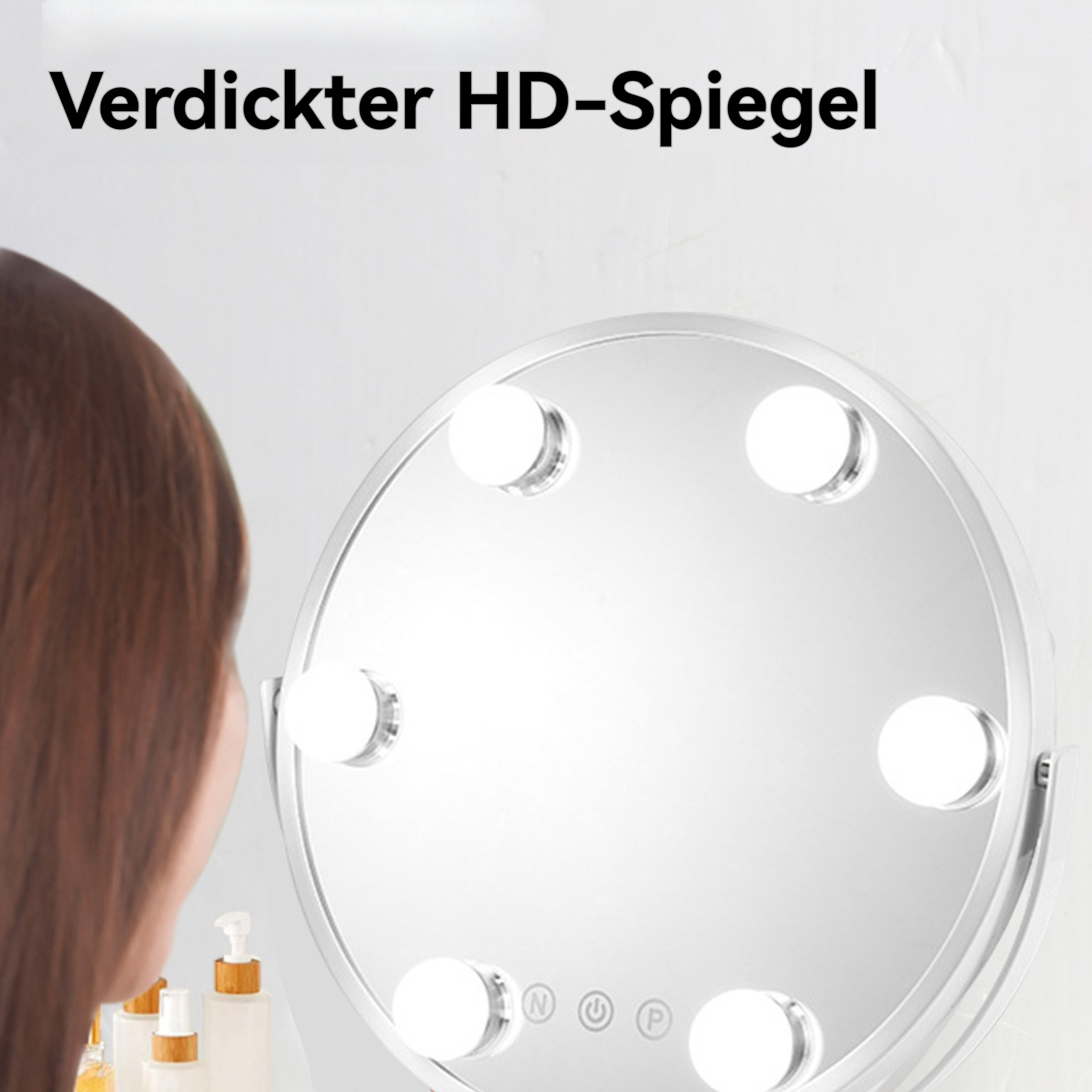 Eine Frau schaut in einen Schminkspiegel mit Lichtern. Der Spiegel ist rund und hat Lichter darum herum.