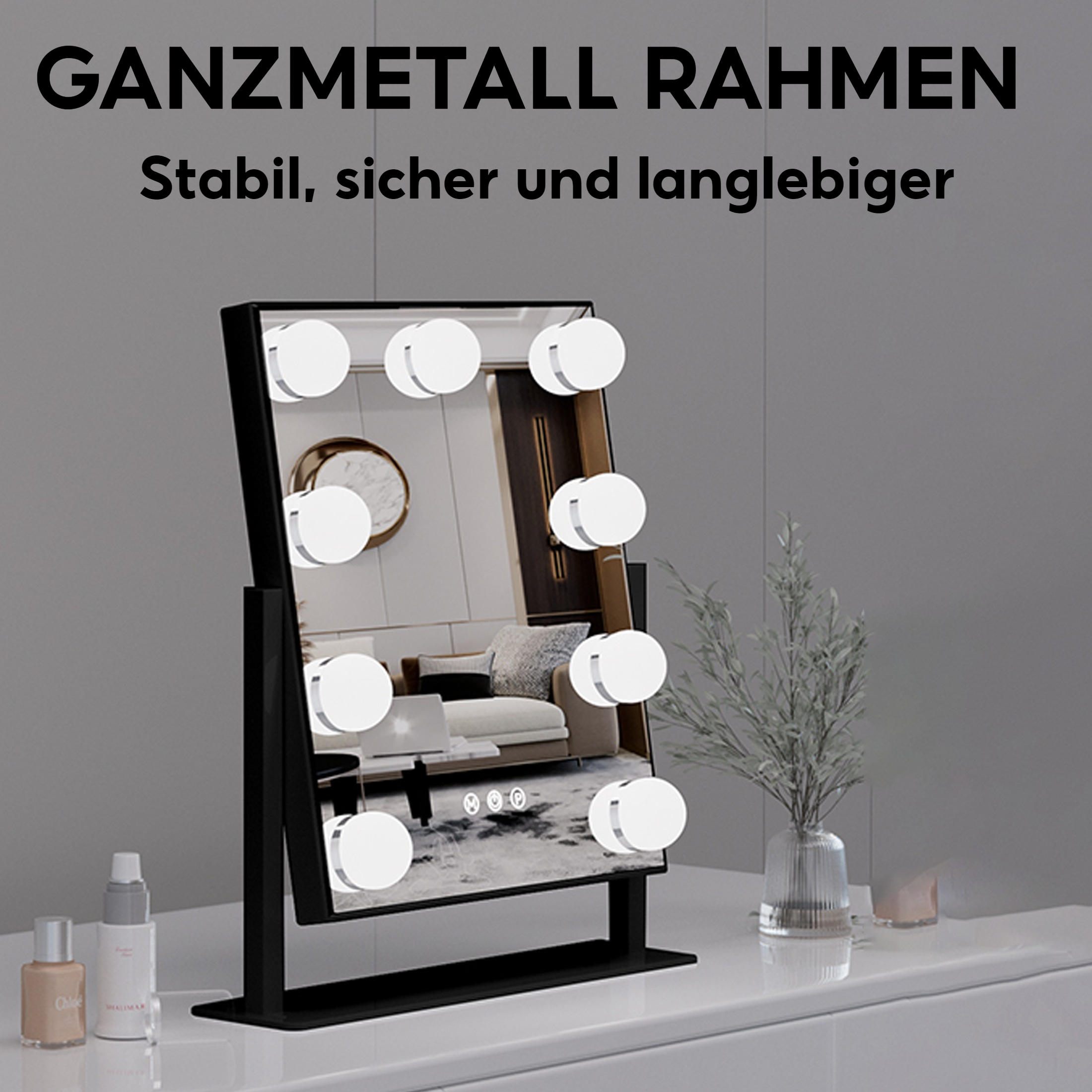 Ein schwarzer Schminkspiegel mit Lichtern auf einer weißen Oberfläche. Zwei Flaschen.