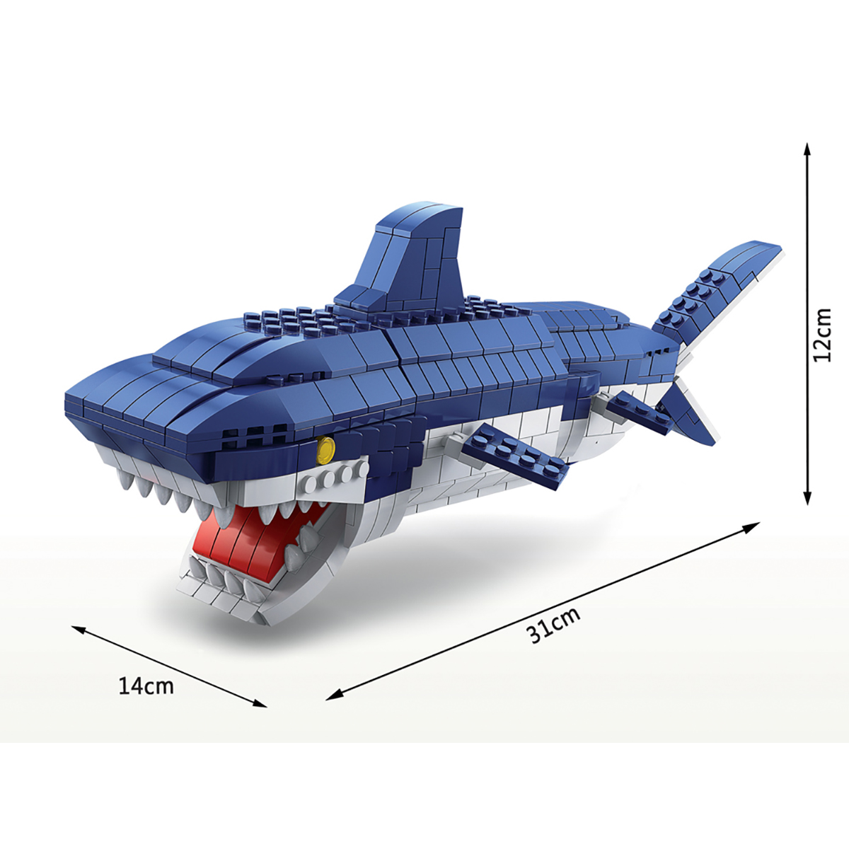 Ein blaues LEGO-Hai-Modell mit offenem Maul. Die Abmessungen sind 31 cm lang, 14 cm breit und 12 cm hoch.