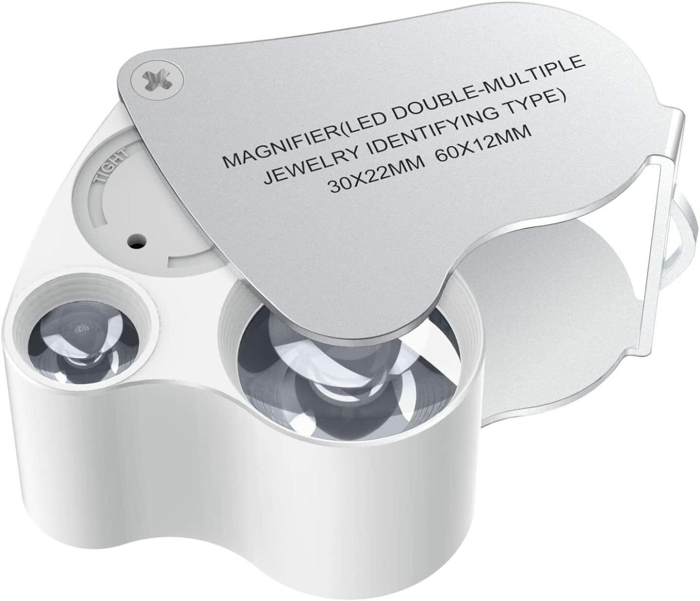 Weiße Lupe mit zwei Linsen und einem silbernen Deckel. Der Text lautet „Magnifier“ und „Jewelry Identifying Type“.