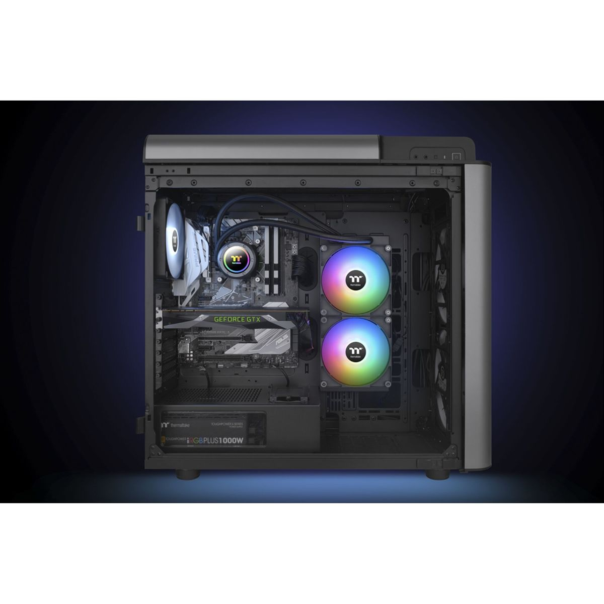 Computergehäuse-Innenraum mit installierten Komponenten, einschließlich Lüftern mit Regenbogenlichtern.