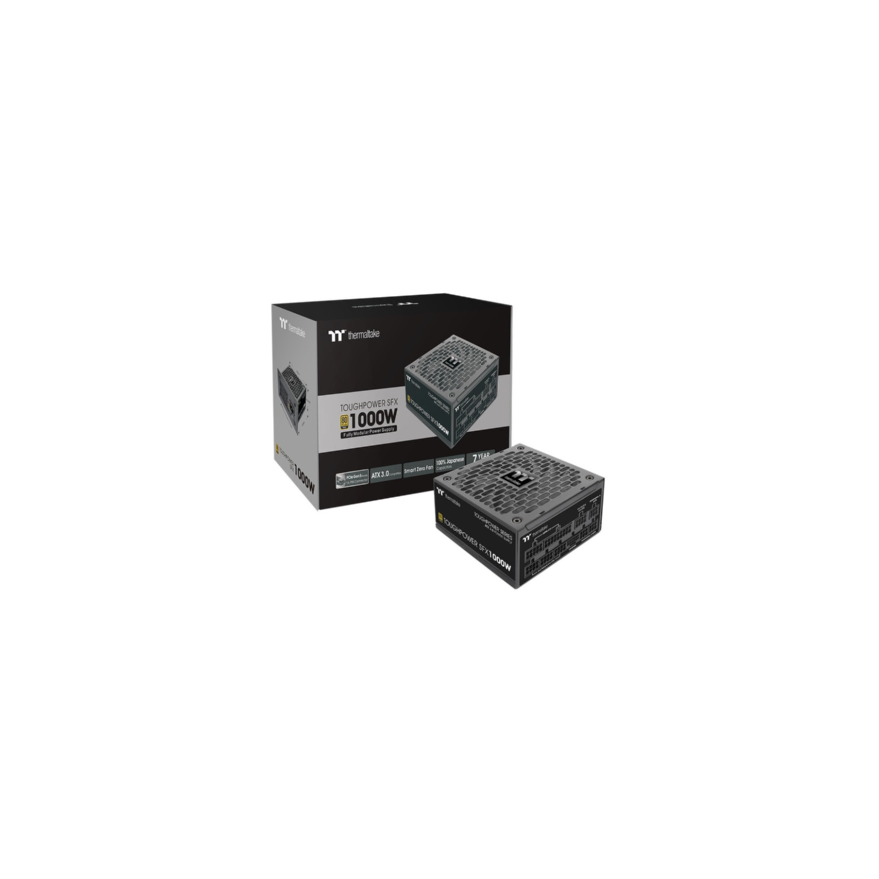 Eine schwarze Box mit einem Netzteil. Die Box ist schwarz mit weißem Text. Sie hat das Thermaltake-Logo.