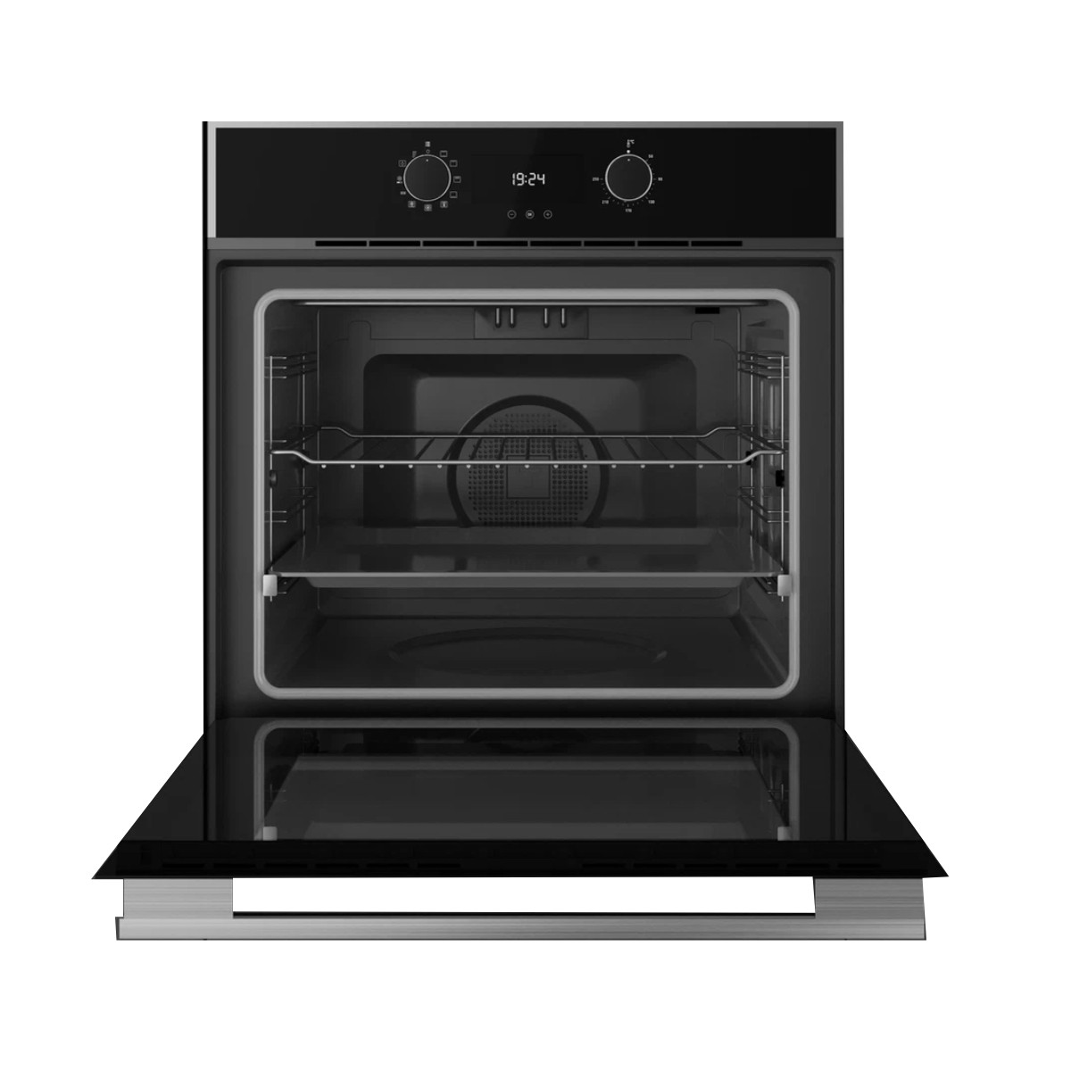 Horno negro con la puerta abierta. Dentro hay rejillas. El reloj digital muestra las 19:24. El entorno es blanco.