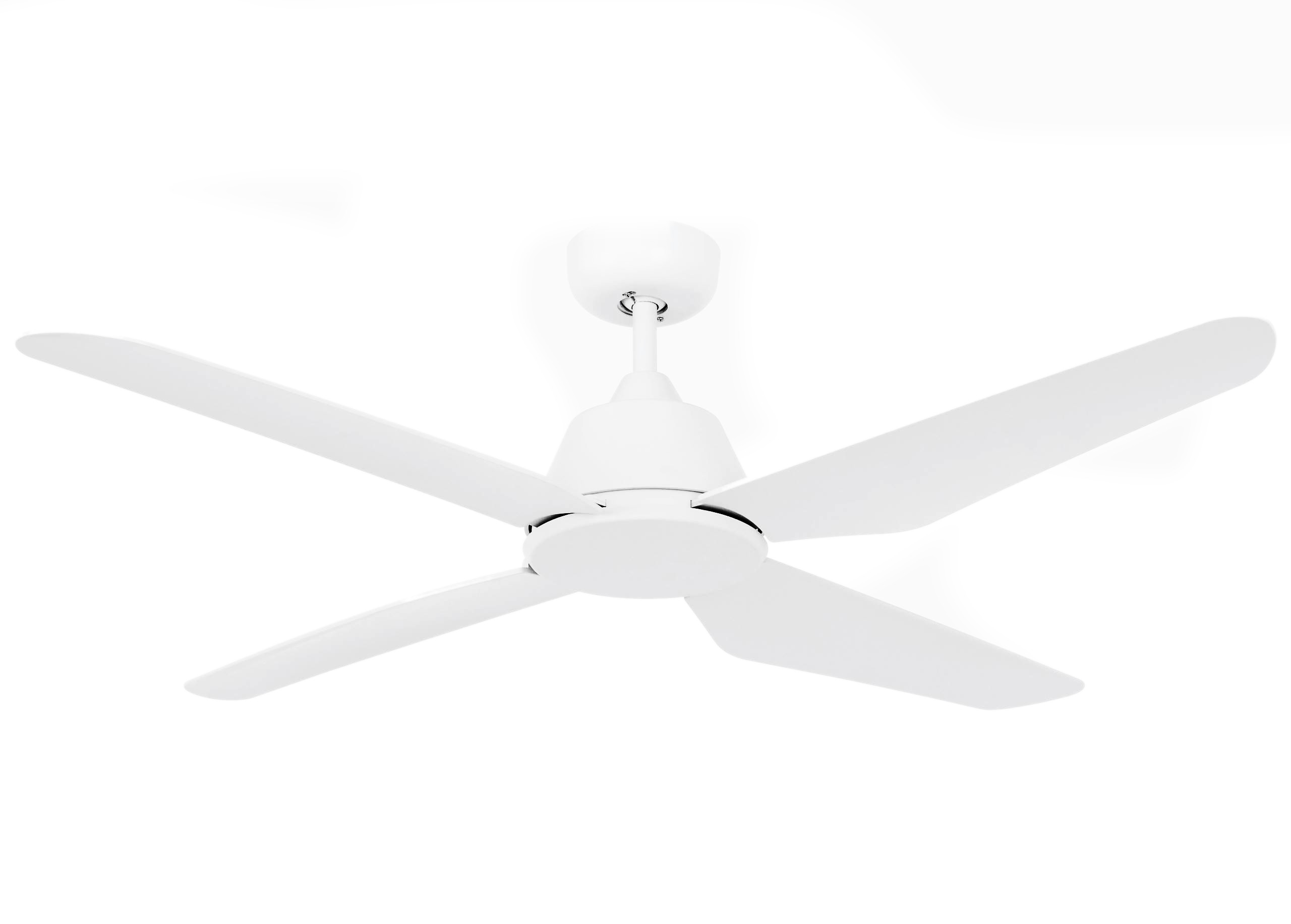 Ein weißer Deckenventilator mit vier Flügeln. Der Ventilator befindet sich auf weißem Hintergrund.