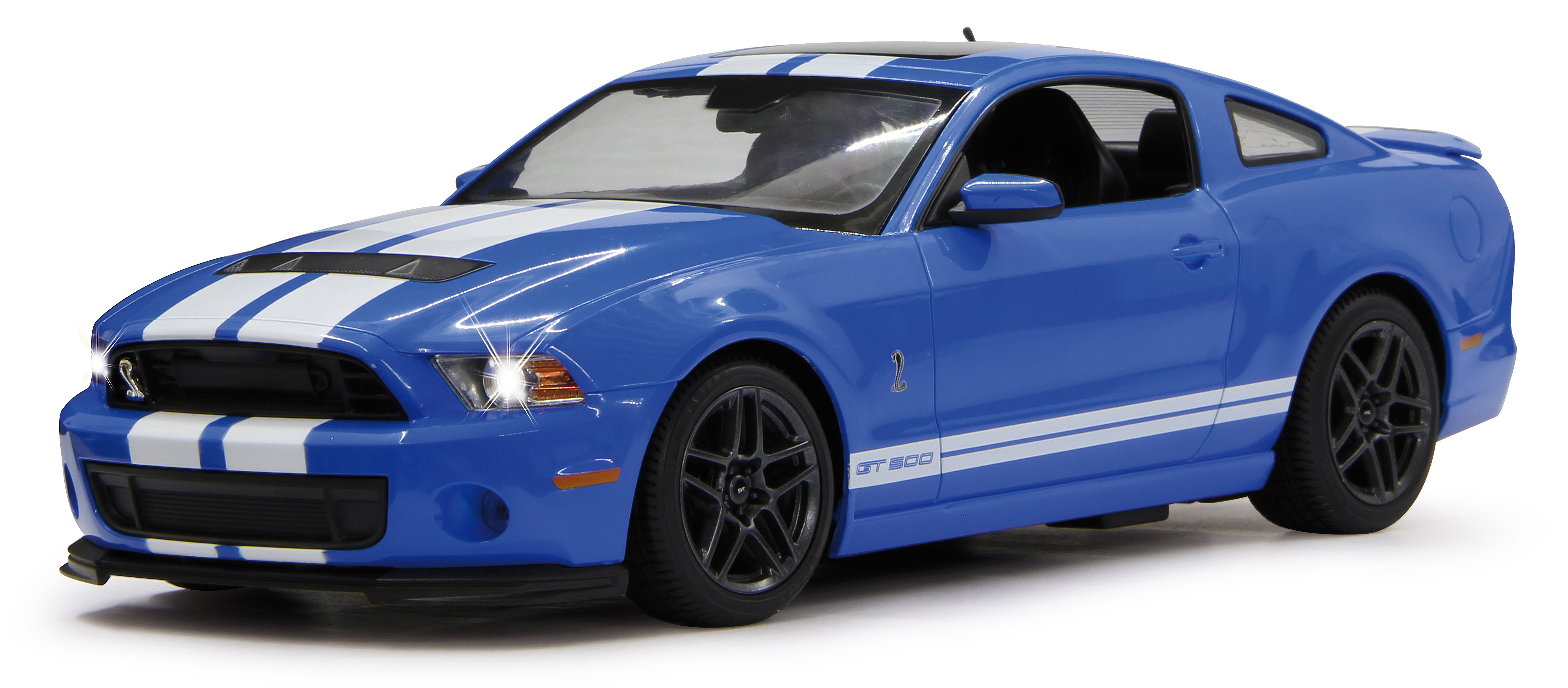 Blaues Ford Mustang GT500 Modellauto mit weißen Streifen, geparkt auf weißer Oberfläche, Scheinwerfer an.