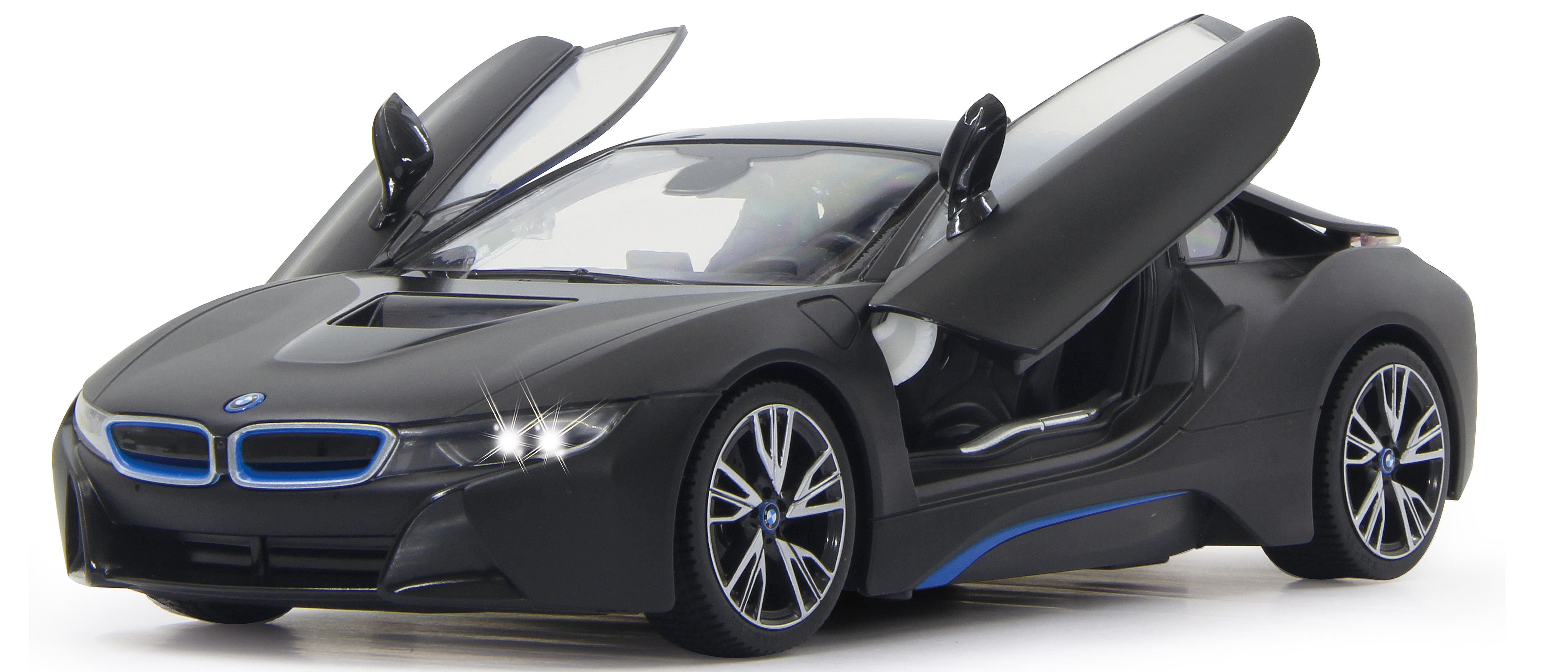 Czarny model samochodu BMW i8 z otwartymi drzwiami i włączonymi reflektorami na białym tle.