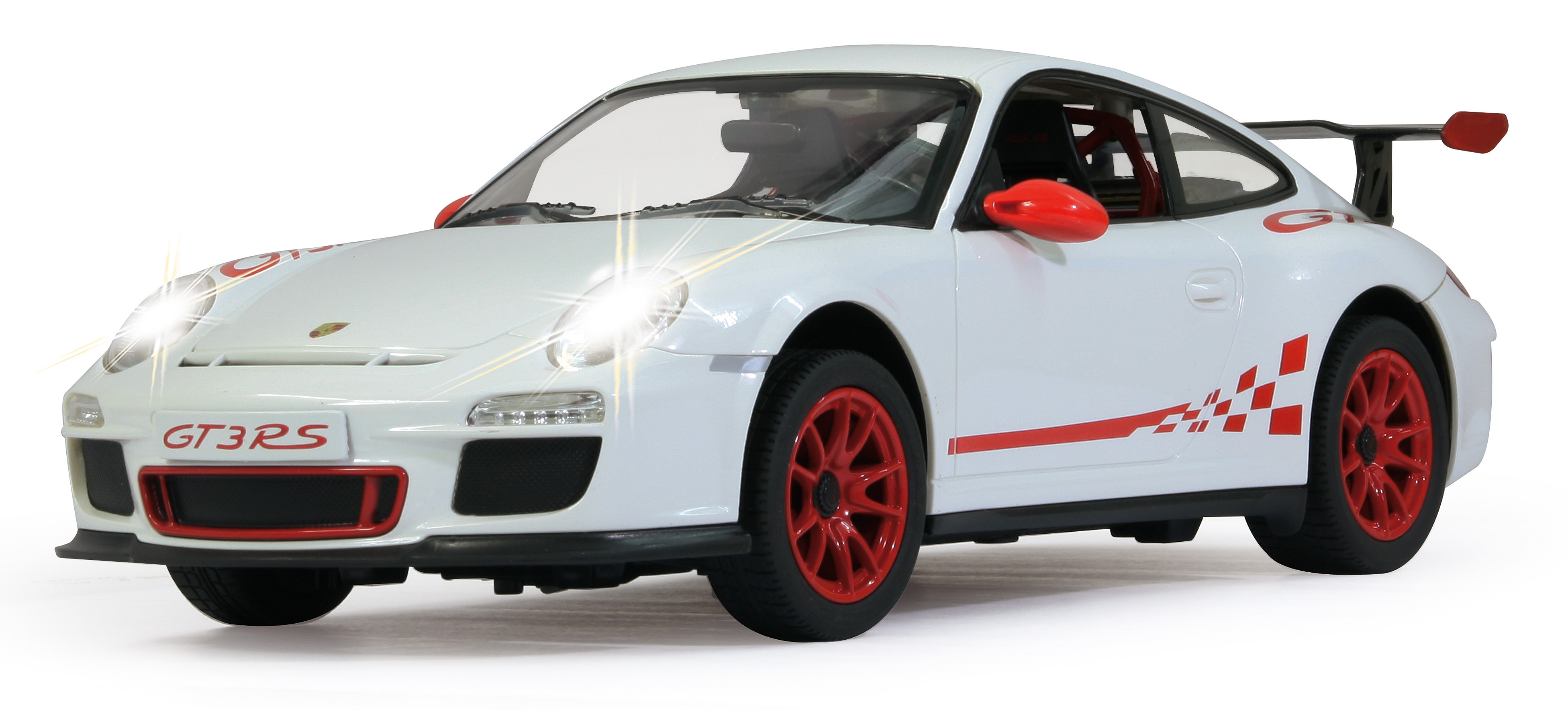 Biały samochód zabawka Porsche GT3 RS z czerwonymi akcentami, włączonymi reflektorami i kołami. Jest na białej powierzchni.