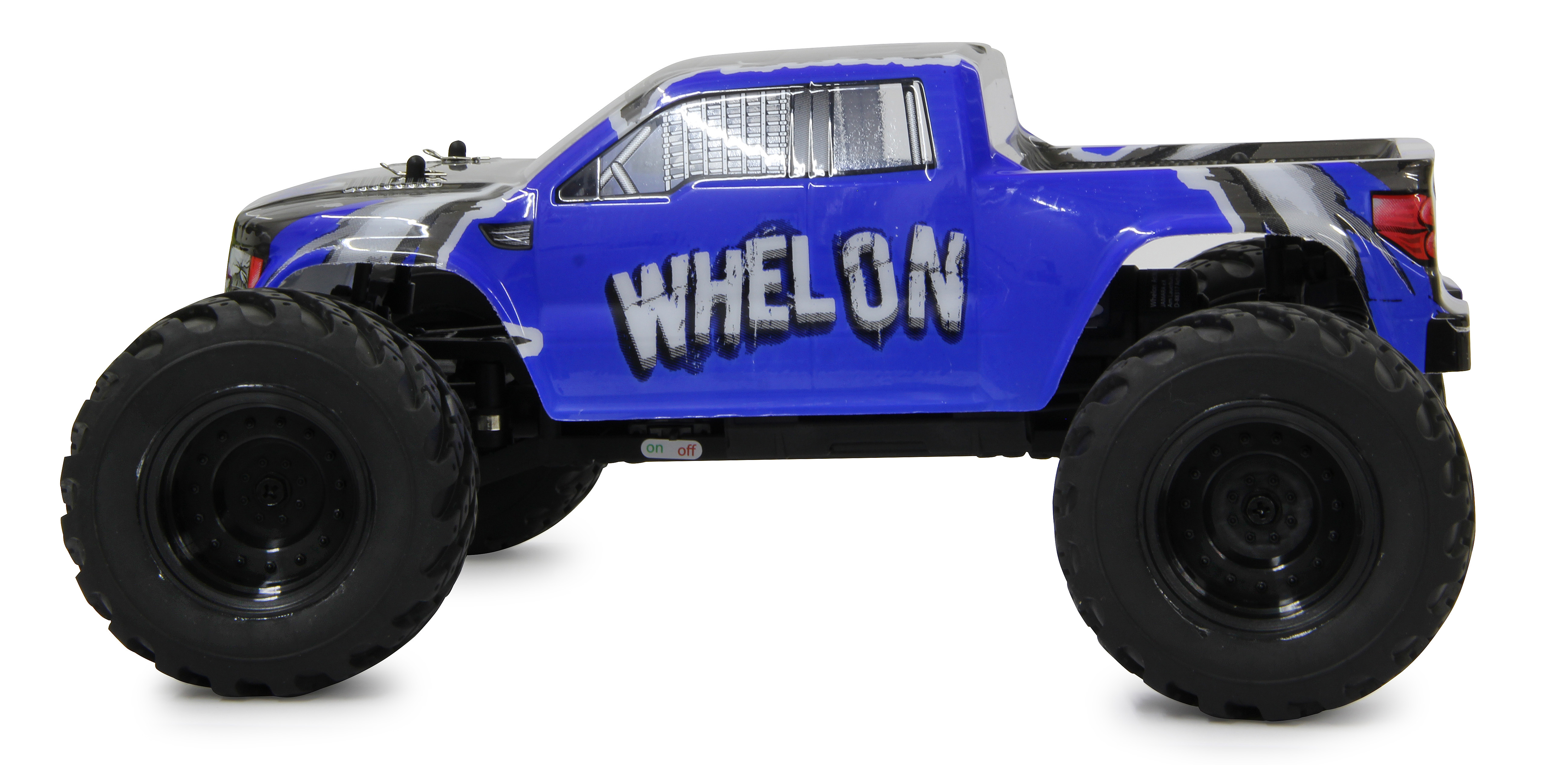 Ein blaues und weißes Spielzeugauto mit großen Reifen, das Wort 'Whelon' an der Seite.