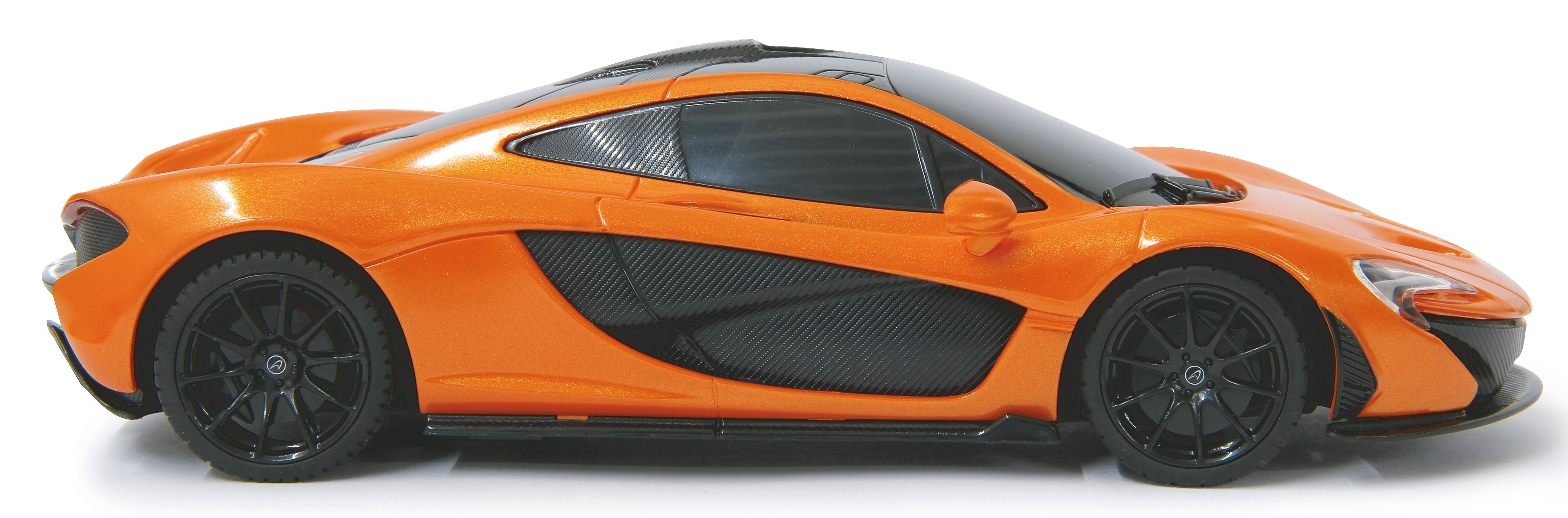 Oranger Sportwagen mit schwarzen Rädern auf weißem Hintergrund. Das Auto hat ein schlankes Design und ein glänzendes Finish.