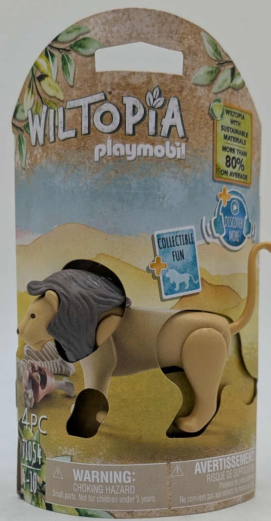 Spielzeuglöwe in Verpackung. Beige Körper, graue Mähne, mit Text und Bildern.