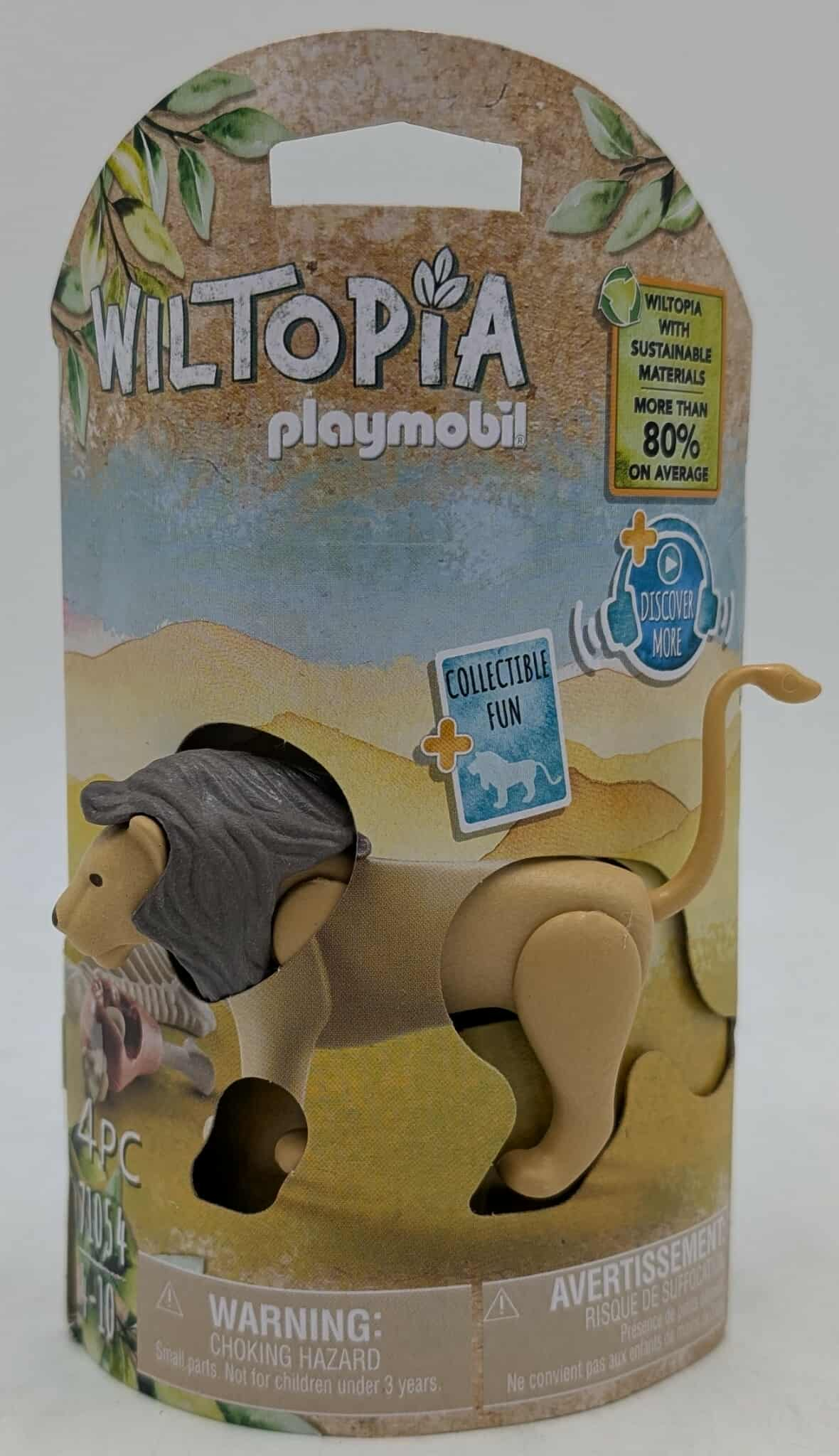 Spielzeuglöwe in Verpackung. Beige Körper, graue Mähne, mit Text und Bildern.