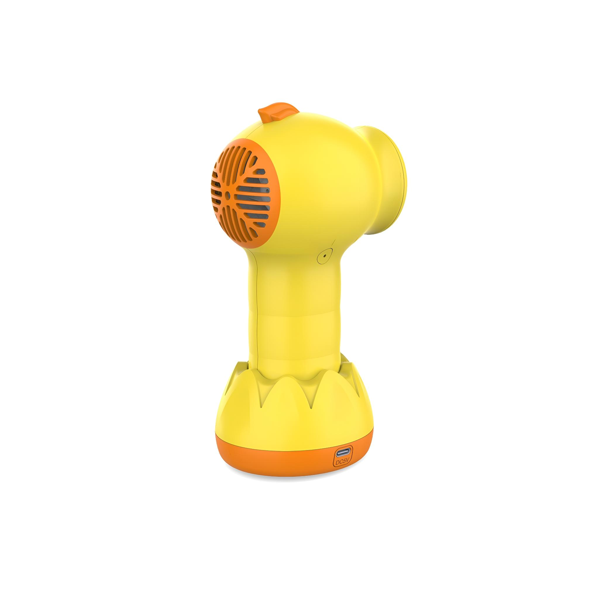 Gelb-oranger Haartrockner mit Ständer. Er hat einen Ventilator und orangefarbene Akzente. Auf weißem Grund.
