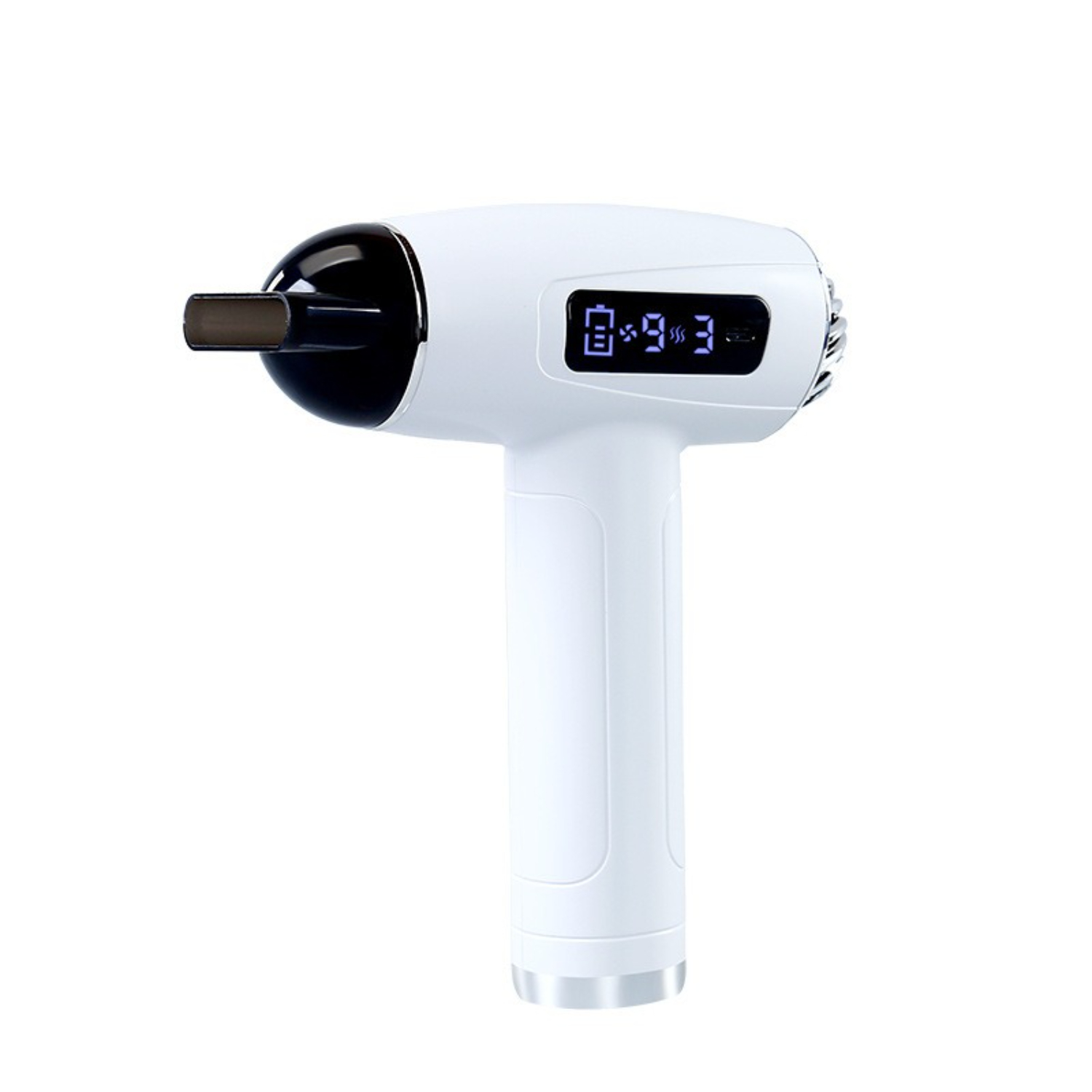 Eine weiße Massagepistole mit digitaler Anzeige. Die Anzeige zeigt Akku- und Leistungspegel an. Weißer Hintergrund.