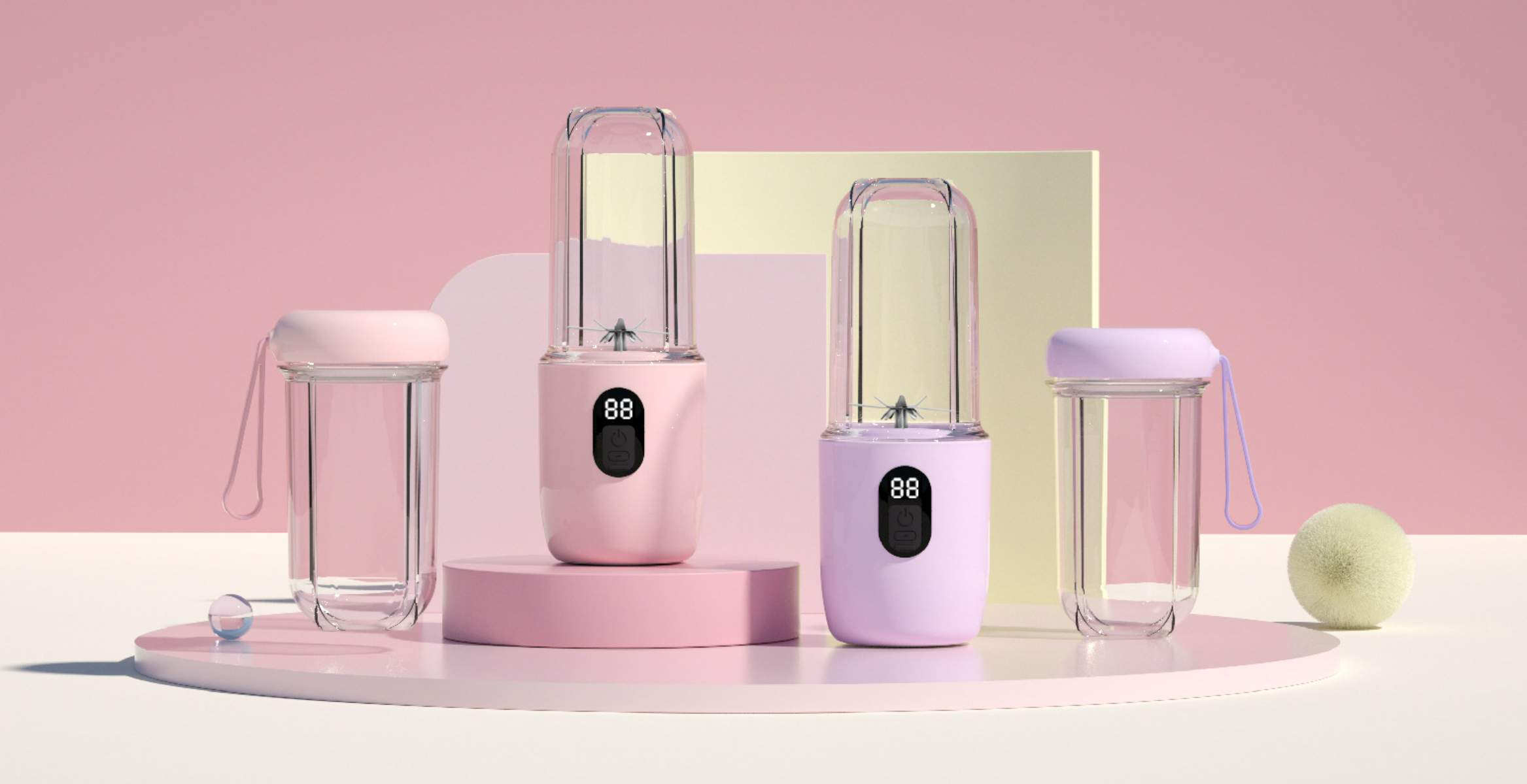 Drei Mixer mit je einer Safttasse daneben. Die Mixer sind mit geschnittenem Obst gefüllt. Rosa Hintergrund.