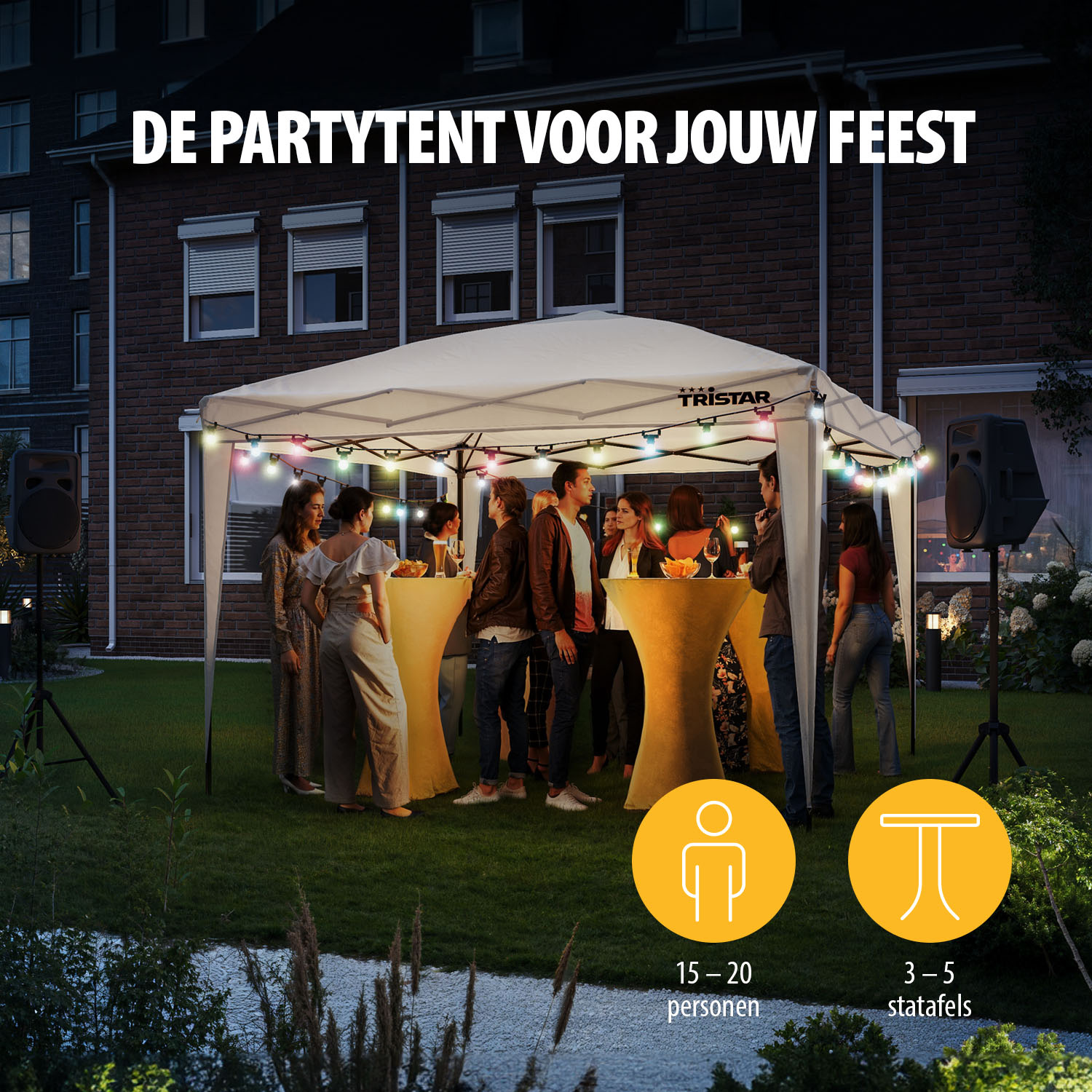 Een feesttent opstelling met mensen, tafels en lichten, met tekst die het evenement beschrijft.