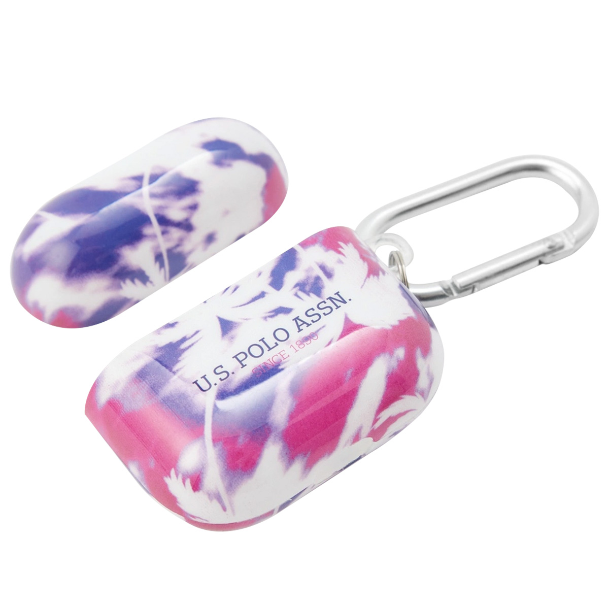 Una funda para AirPods con la tapa separada, que muestra un diseño tie-dye y la marca U.S. Polo Assn.