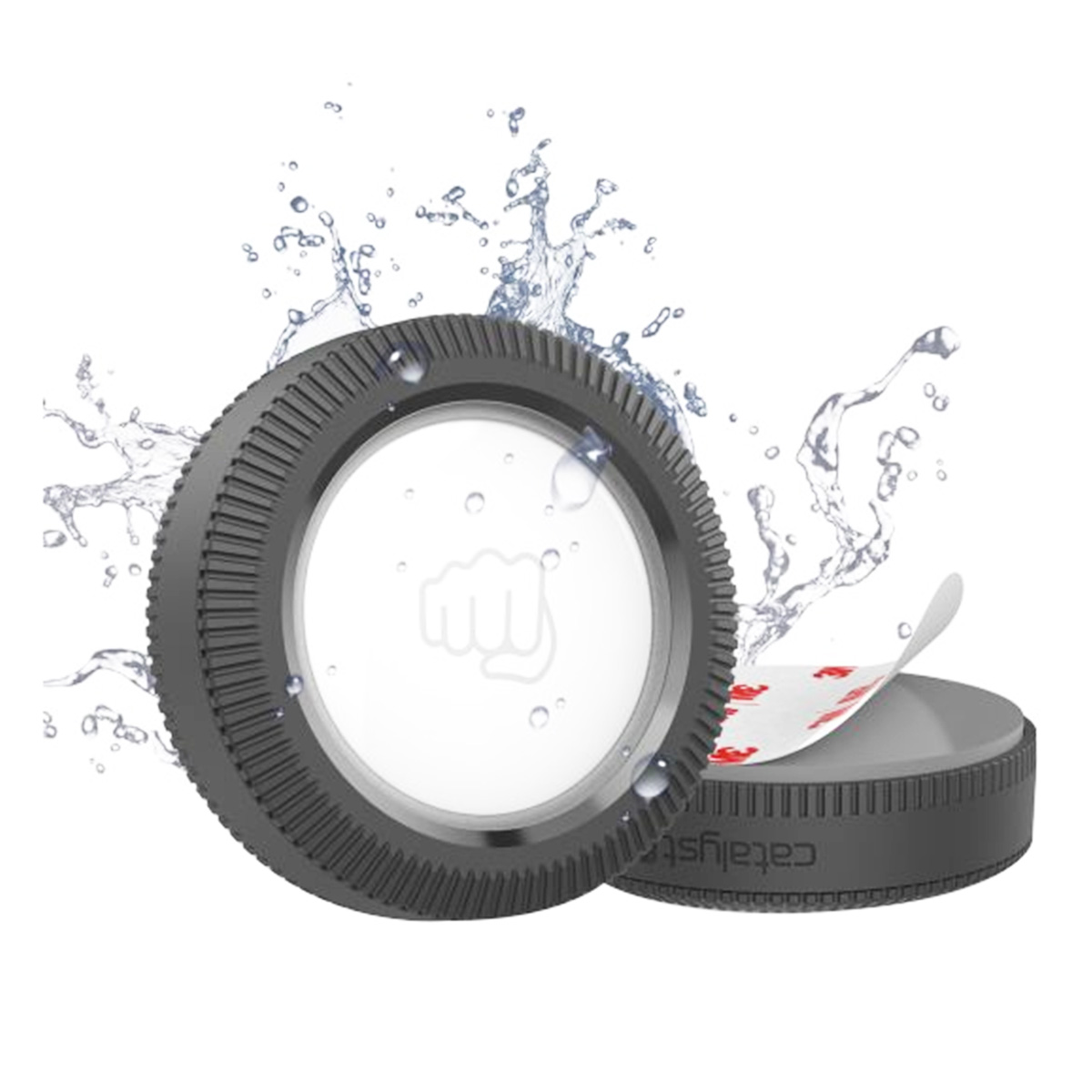 Due accessori rotondi grigi. Uno è aperto per mostrare l'adesivo. Gocce d'acqua intorno a entrambi gli accessori.