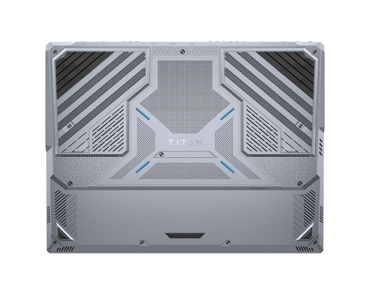 Vista inferiore del laptop, con design delle prese d'aria e la parola TITAN.