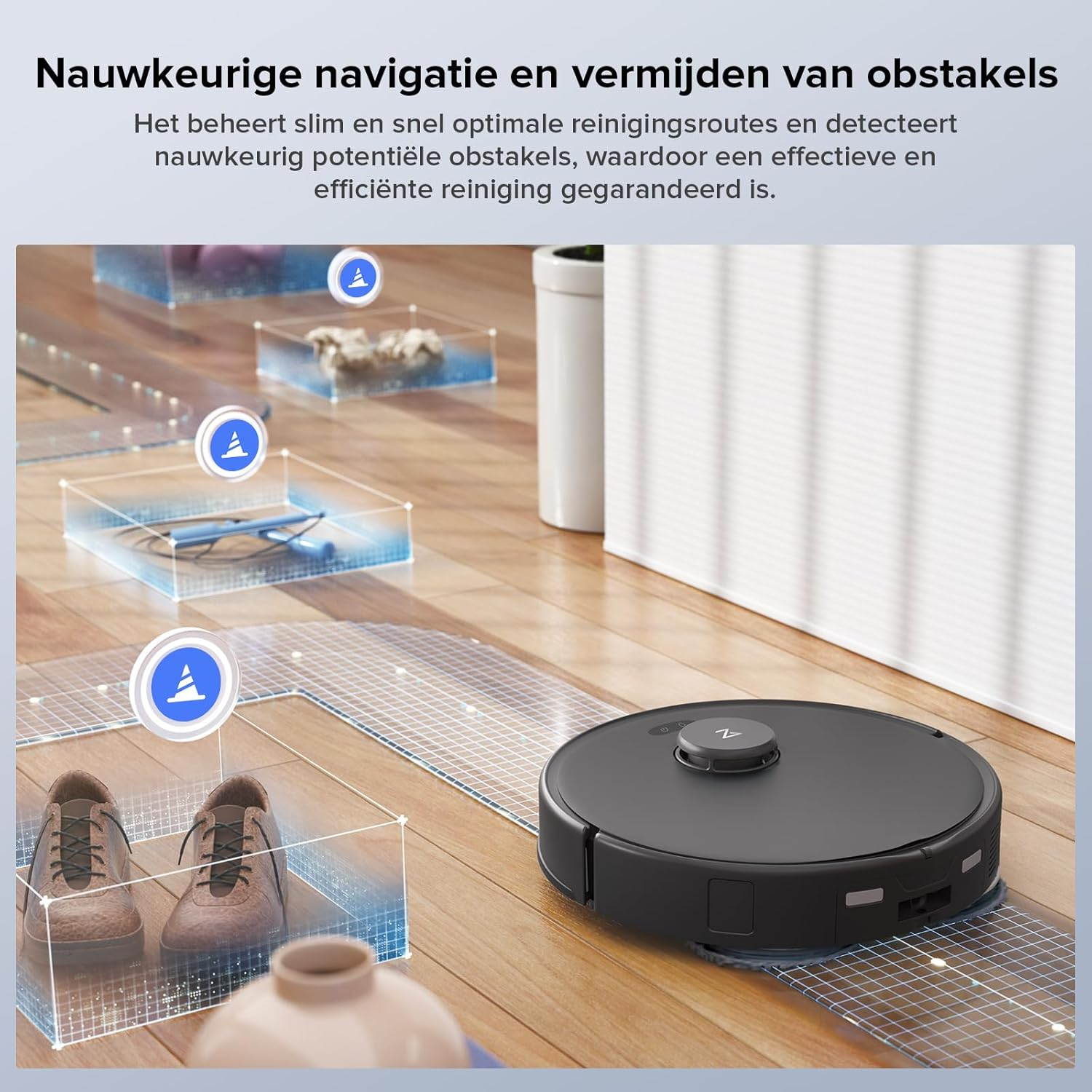 Een robotstofzuiger op een houten vloer. Een afbeelding geeft navigatie aan. De vloer heeft een rasterpatroon.