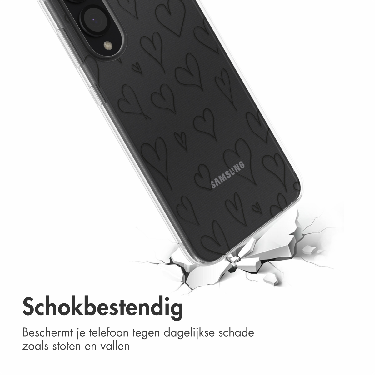 Een transparante telefoonhoes met hartjespatroon, liggend op een gebarsten ondergrond, illustreert schokbestendigheid.