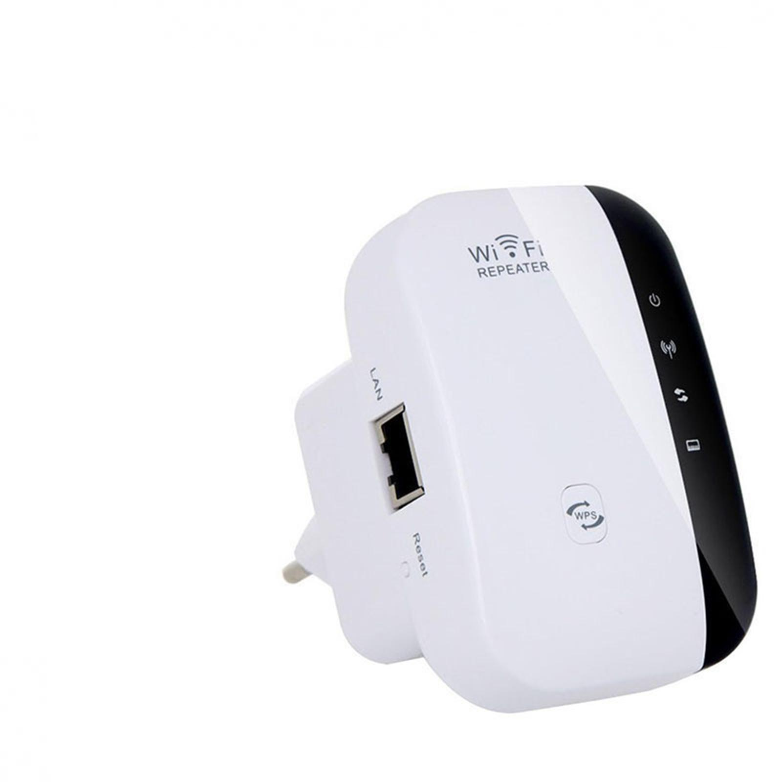Weißer WLAN-Repeater mit schwarzen Akzenten und Stecker, isoliert auf weißem Hintergrund.