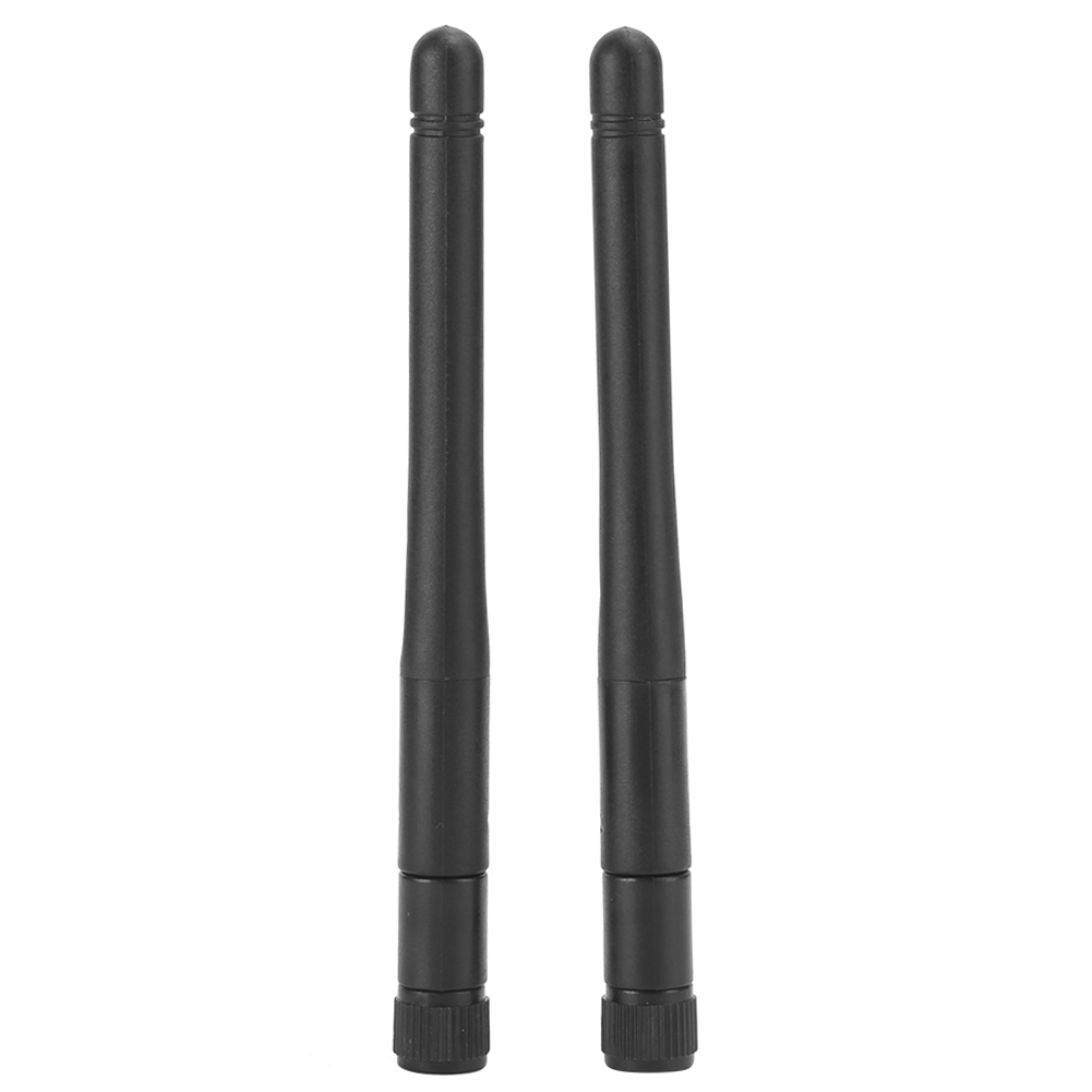 Zwei schwarze Antennen stehen aufrecht auf weißem Hintergrund. Sie haben eine zylindrische Form mit abgerundeter Spitze.