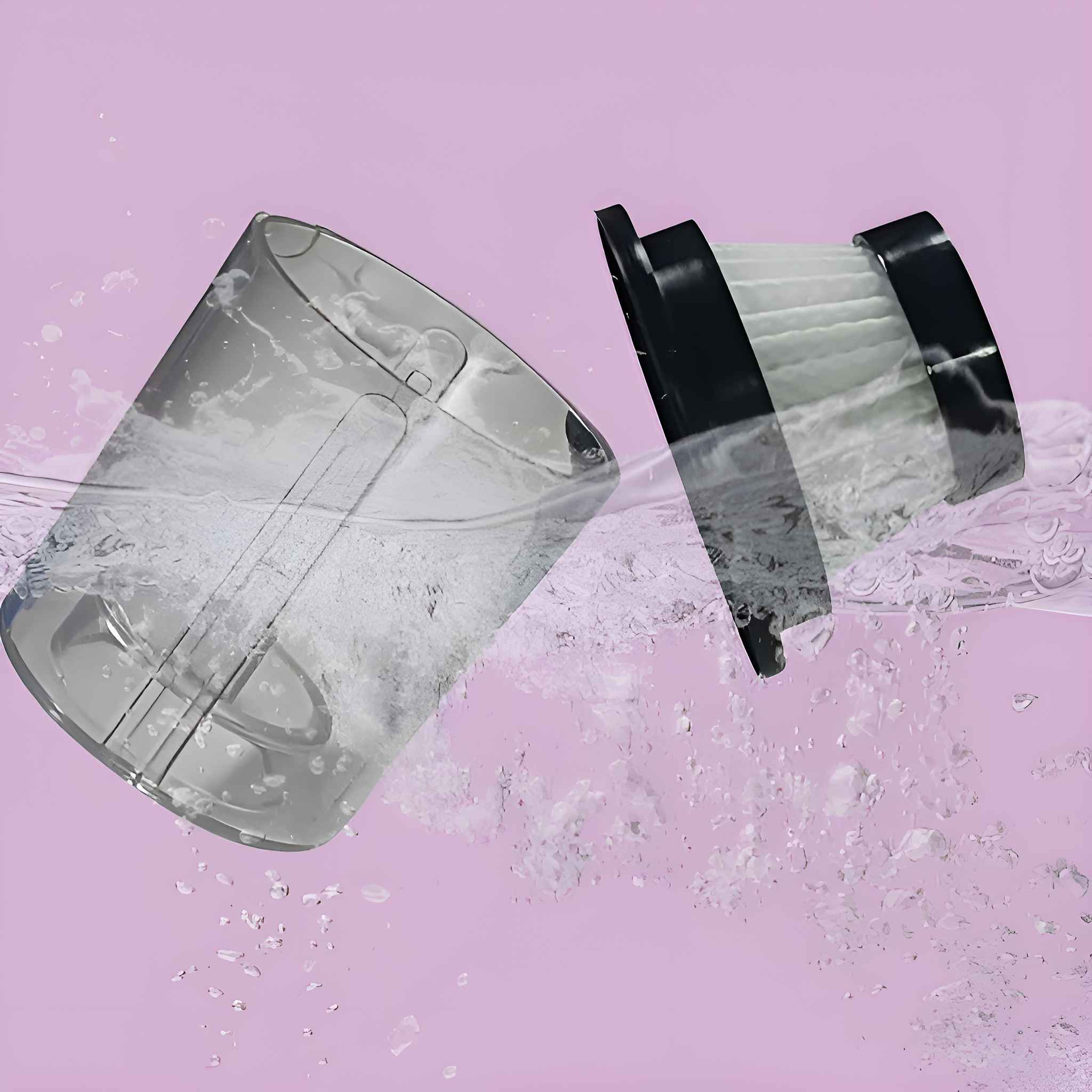 Ein transparenter Behälter und ein Filter sind in Wasser getaucht. Der Hintergrund hat einen rosafarbenen Farbton.