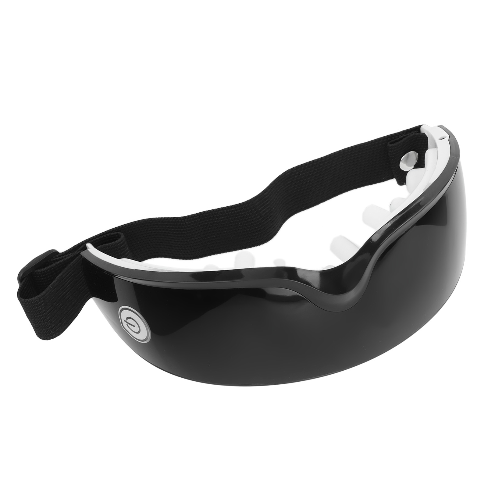 Ein schwarzes Augenmassagegerät mit schwarzem Riemen und weißen Pads. Ein Einschaltknopf ist sichtbar.
