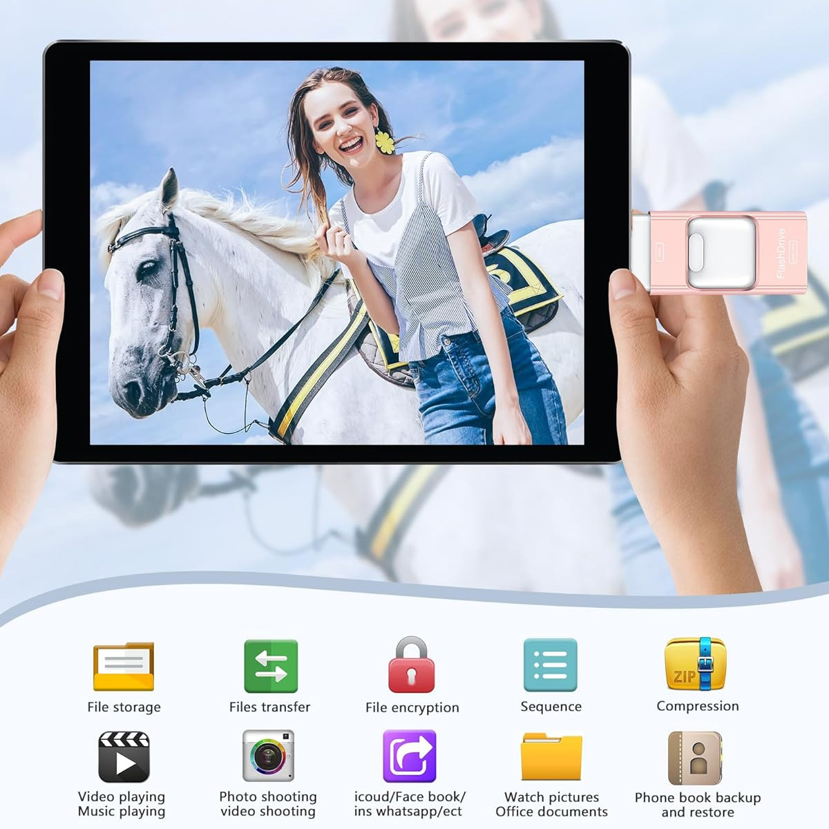 Eine Frau auf einem weißen Pferd betrachtet ein Tablet, das dasselbe Bild zeigt, und hält einen rosafarbenen USB-Stick.