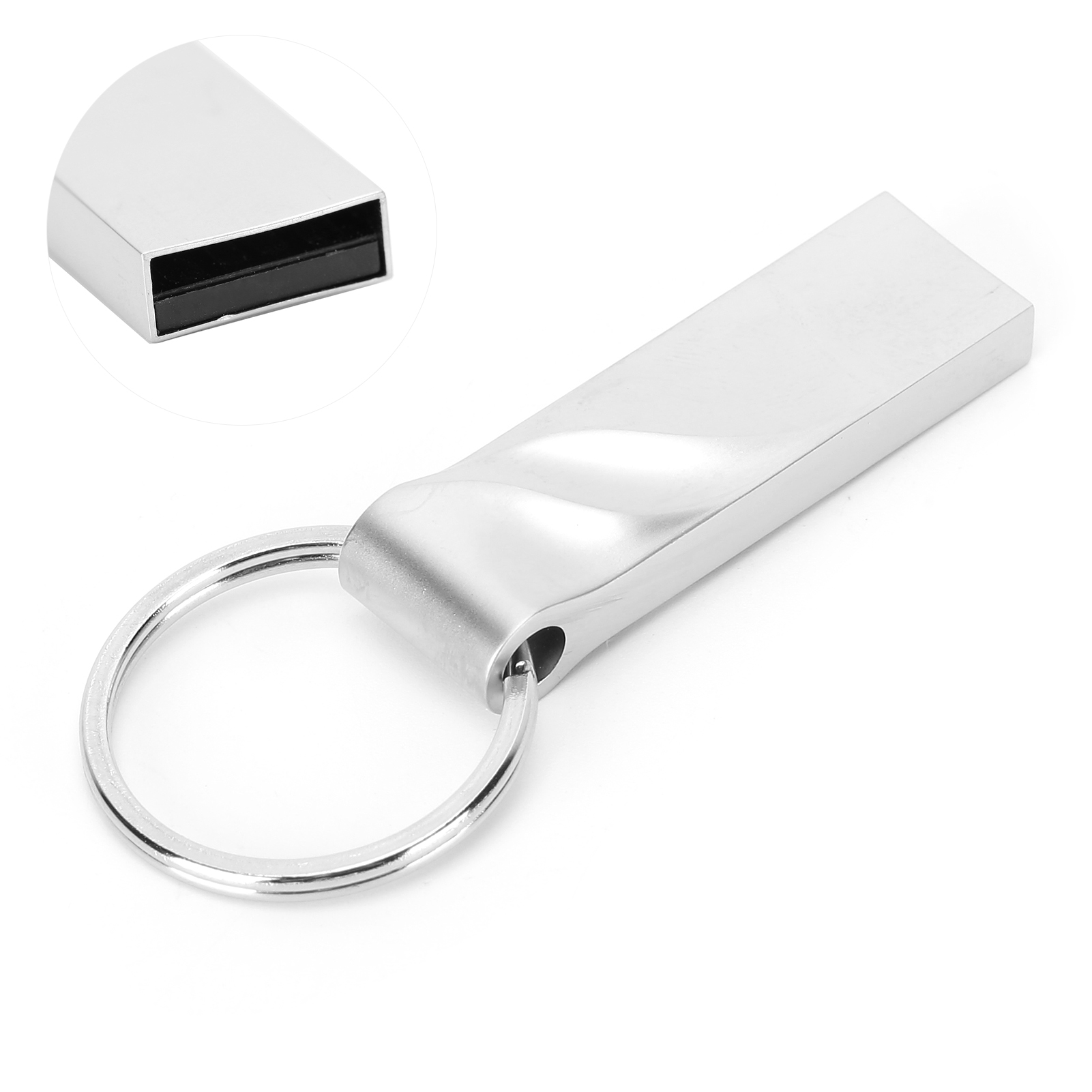 Silberner USB-Stick mit Schlüsselring. Detailaufnahme des USB-Anschlusses.