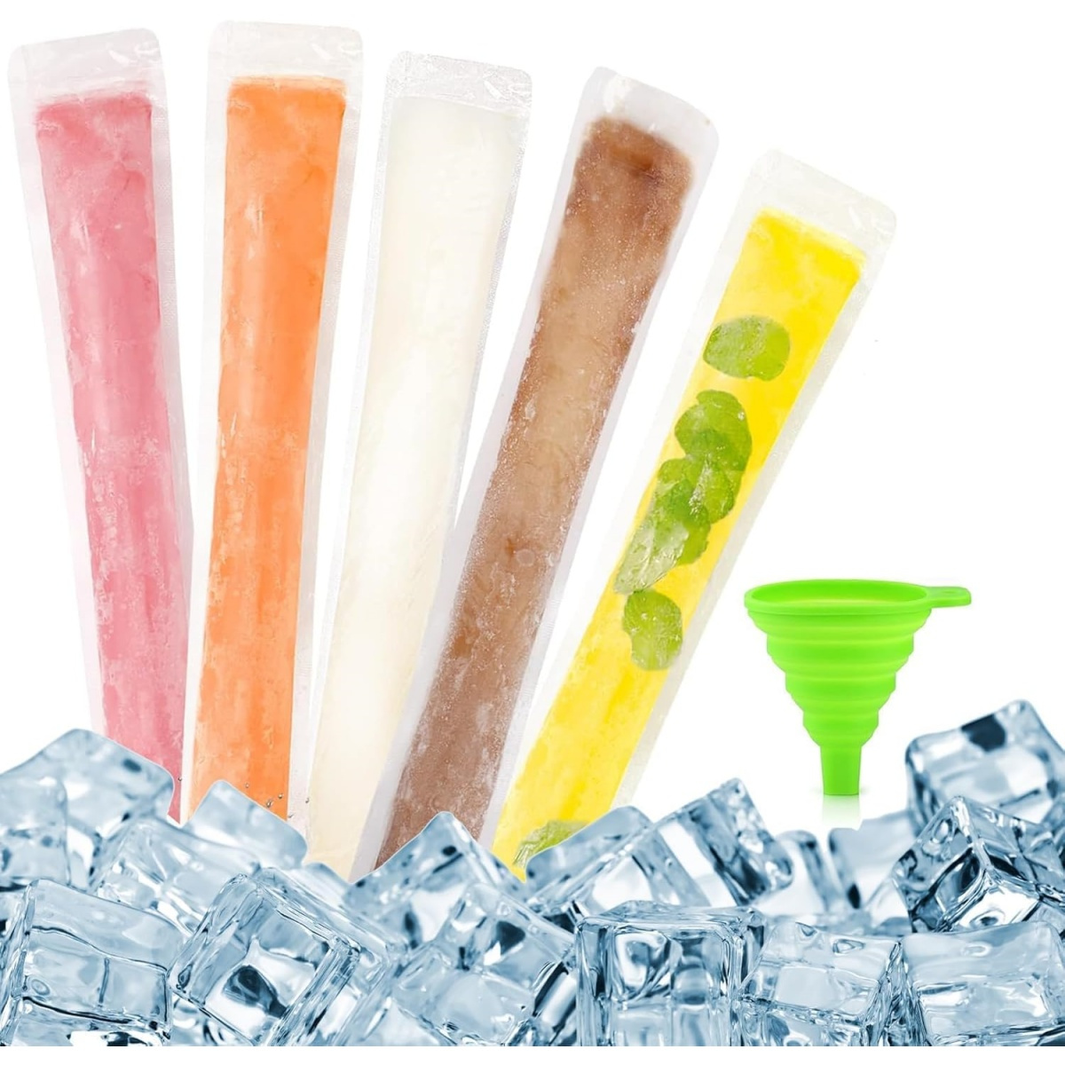 Verschiedene bunte Eis am Stiel und ein grüner Trichter über Eiswürfeln.