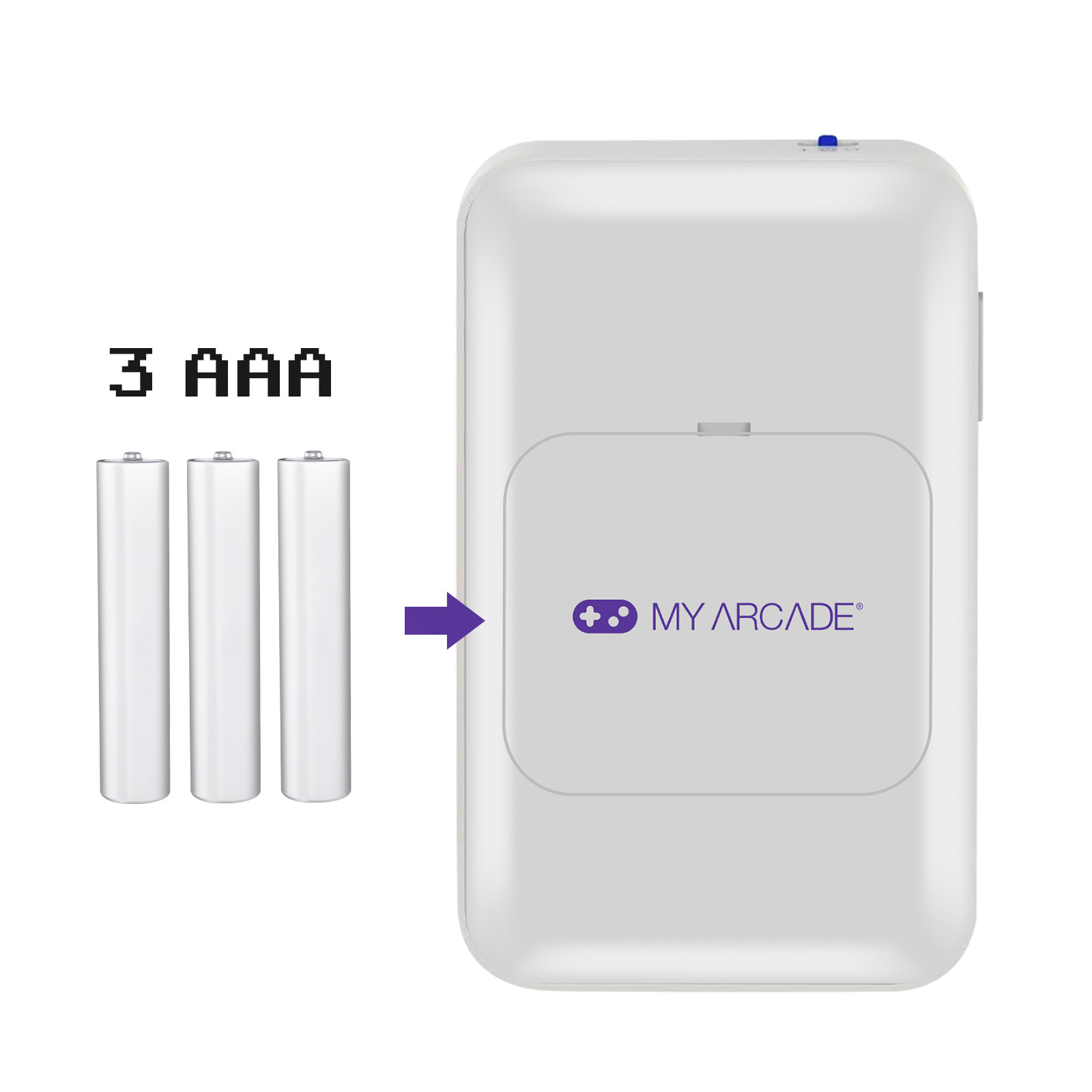 Tres pilas AAA y una consola de juegos blanca con un compartimento de pilas etiquetado 'My Arcade'.